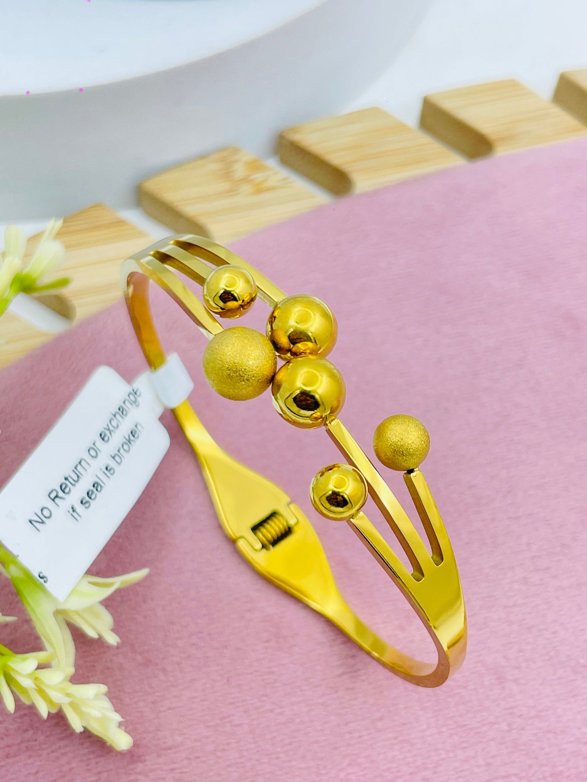 Elegant Golden Ball Adjustable Bracelet