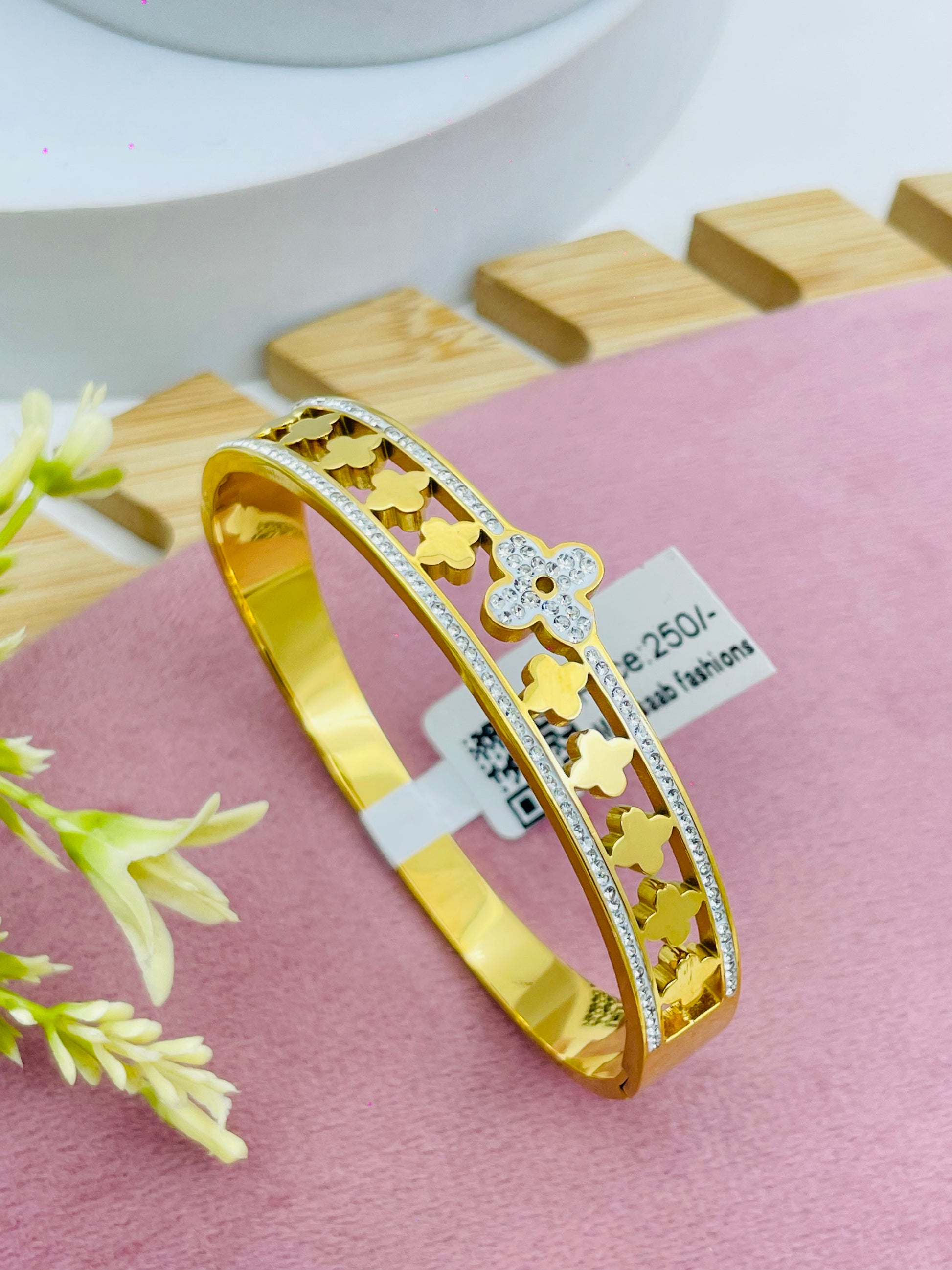 Elegant Gold Plated Floral Bangle for Stylish Occasions