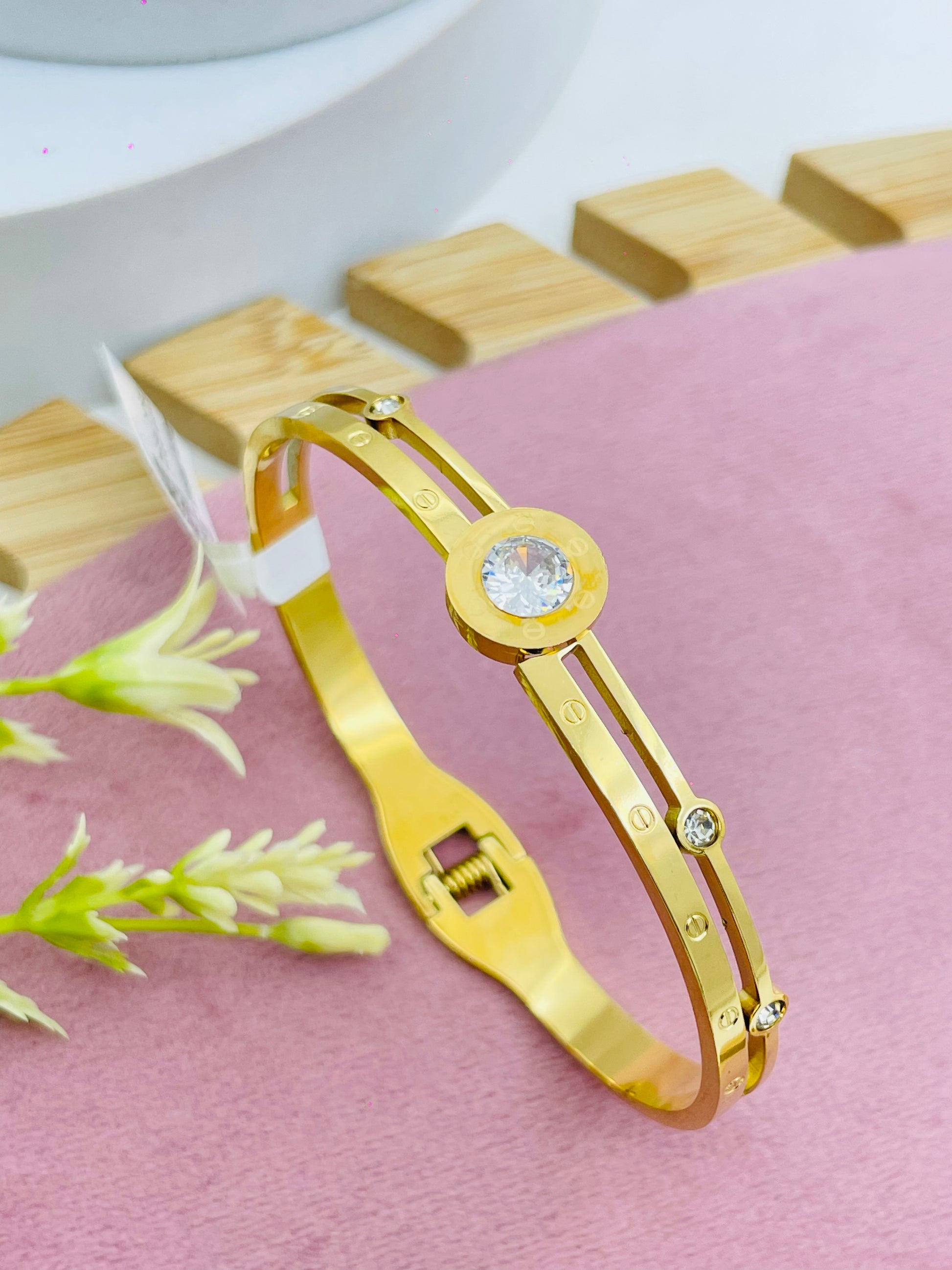 Elegant Gold Plated Bracelet with Crystal Embellishments