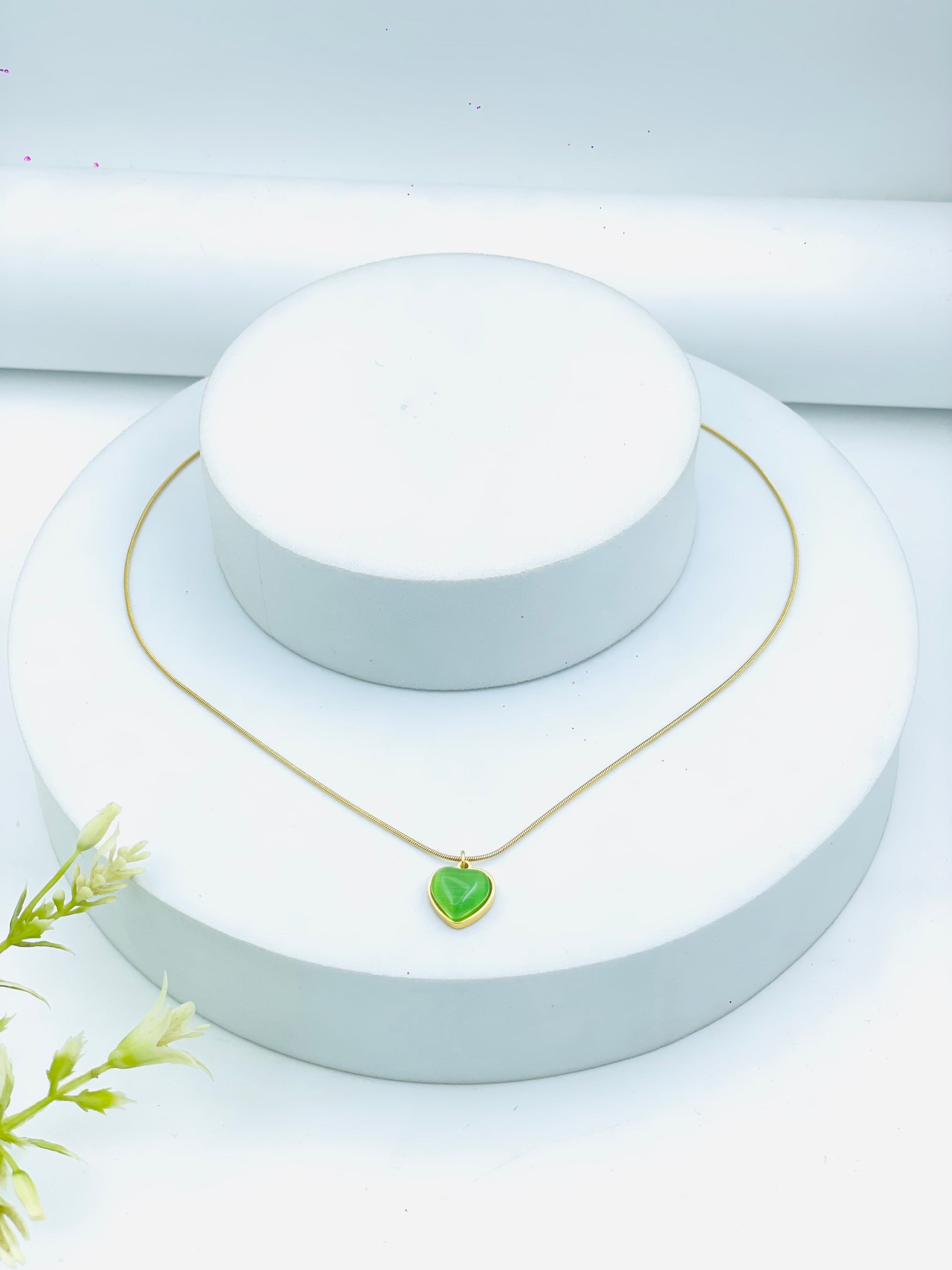 Elegant Green Heart Pendant Necklace  Classic Style