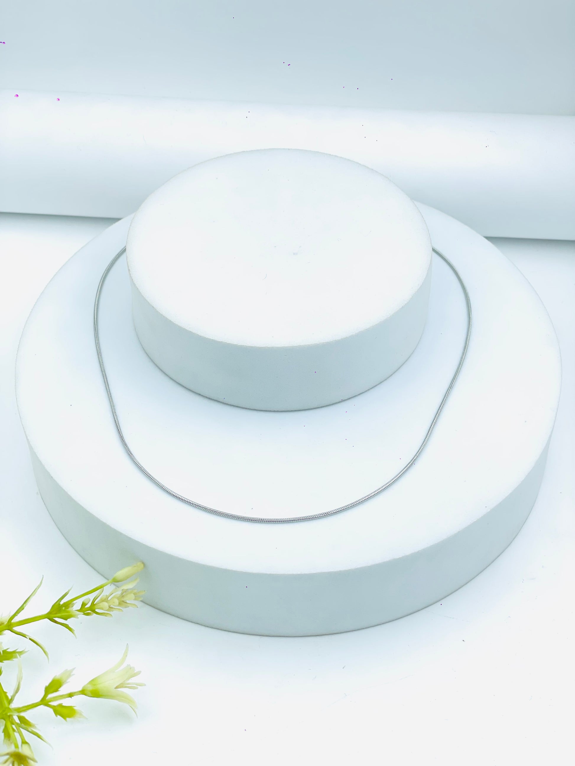 White Decorative Round Platform for Display