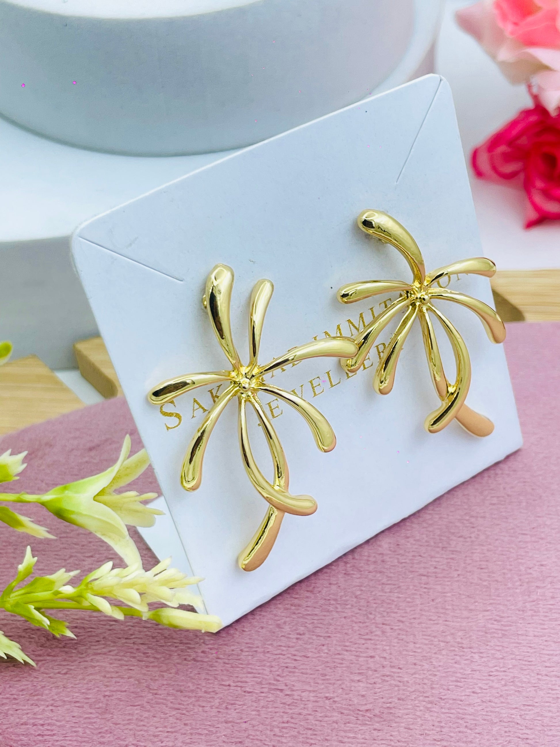 Elegant Gold Flower Earrings  Perfect for Every Occasion