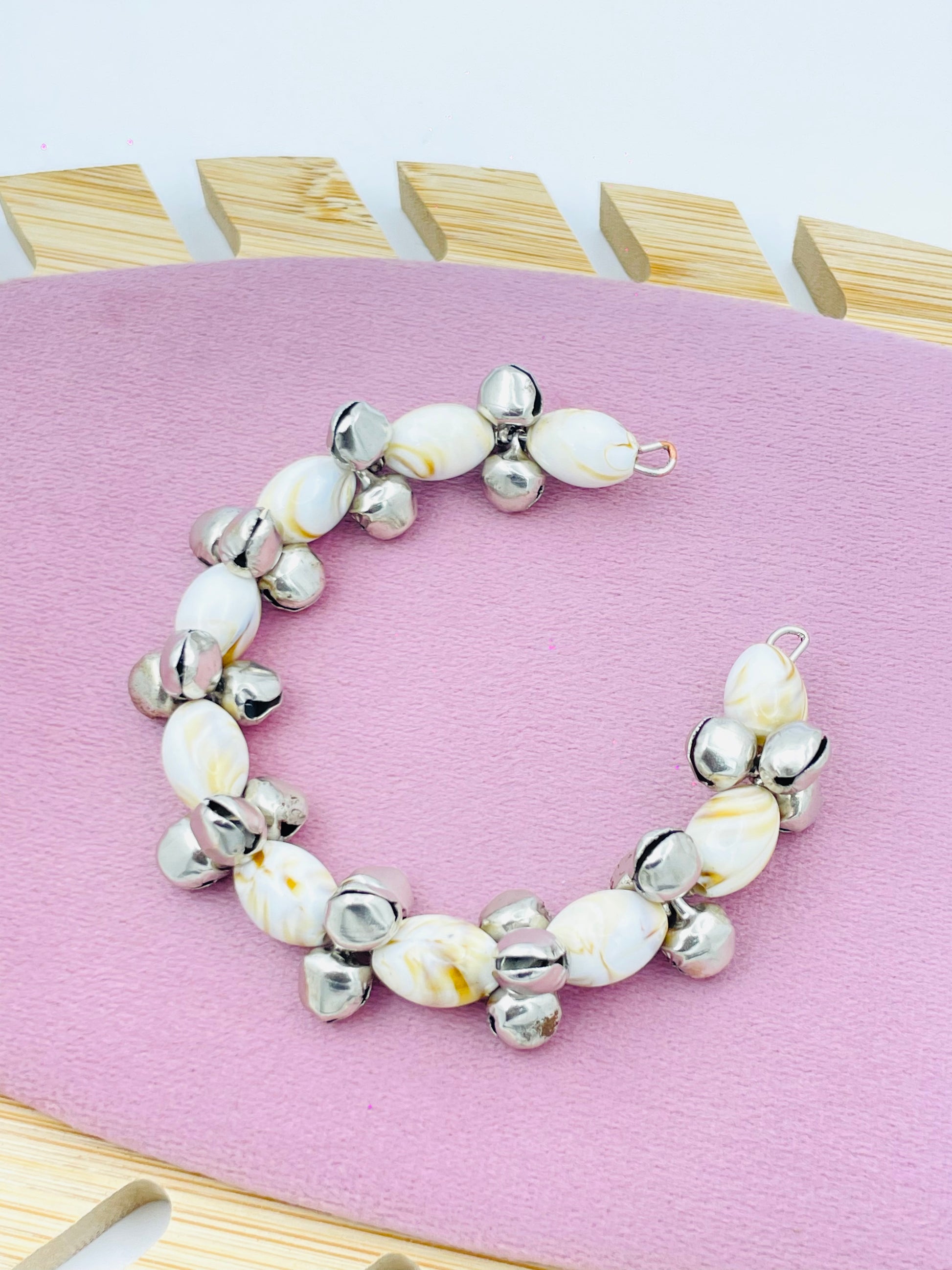 Elegant Shell and Silver Bead Bracelet