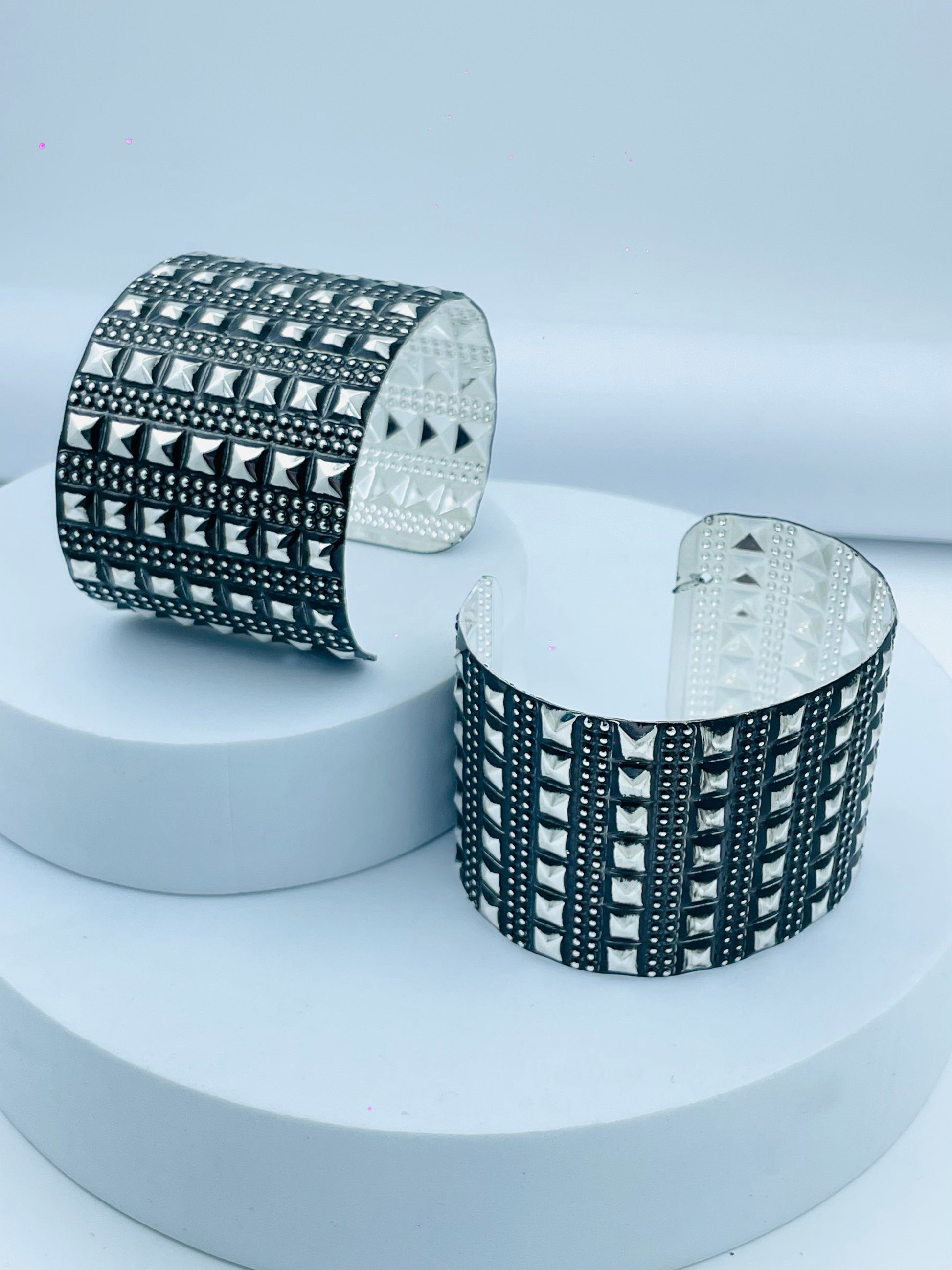 Stylish Silver Geometric Cuff Bracelets for Trendy Look 1 Piece