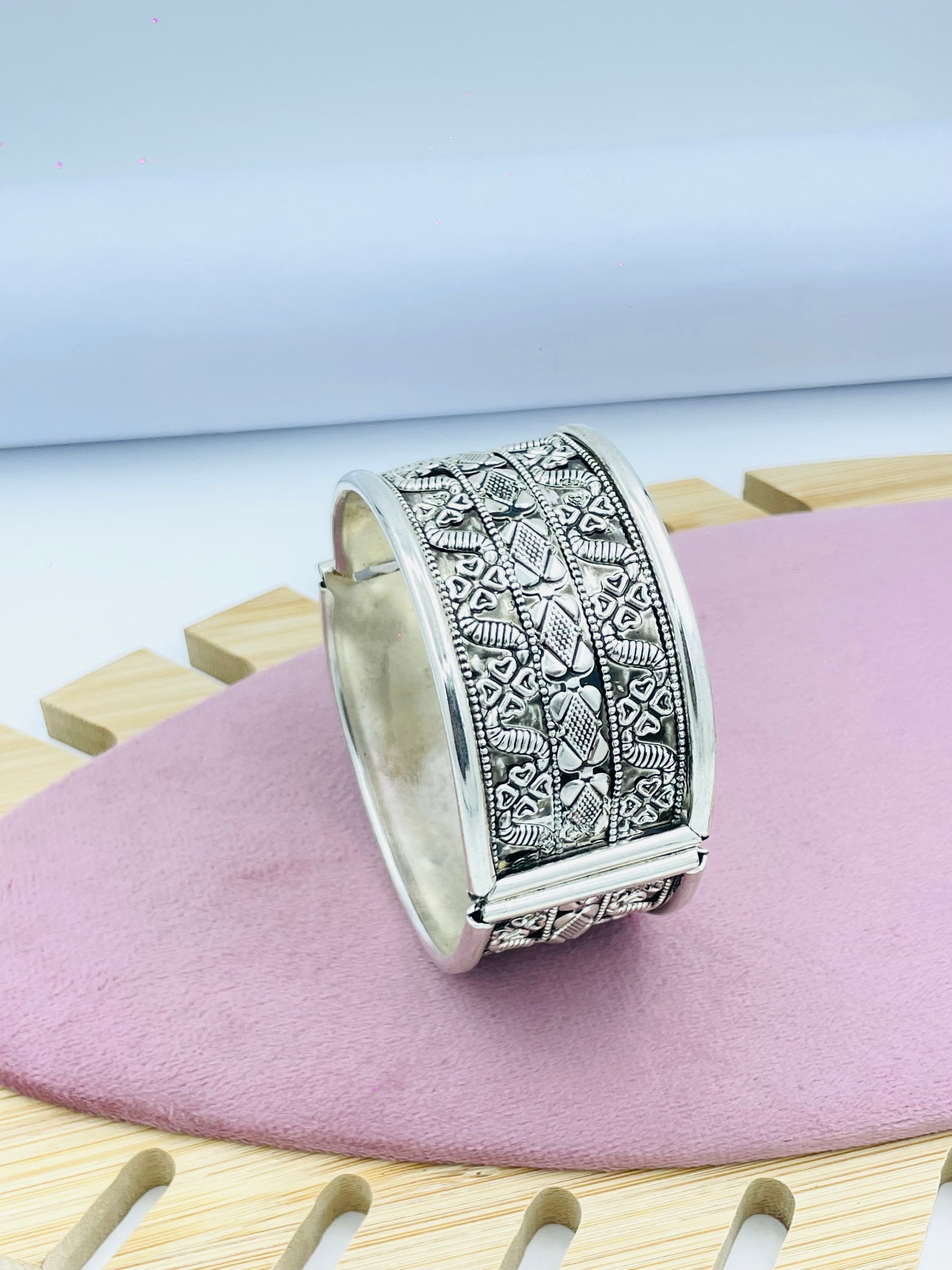 Elegant Silver Engraved Bracelet for Stylish Wear