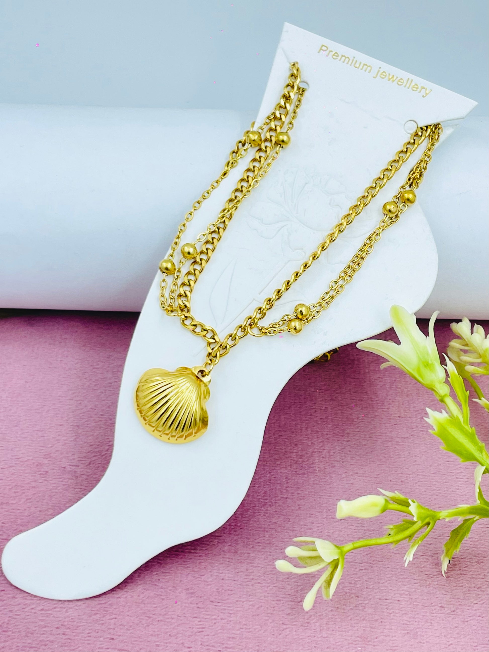 Elegant Gold Shell Pendant Anklets