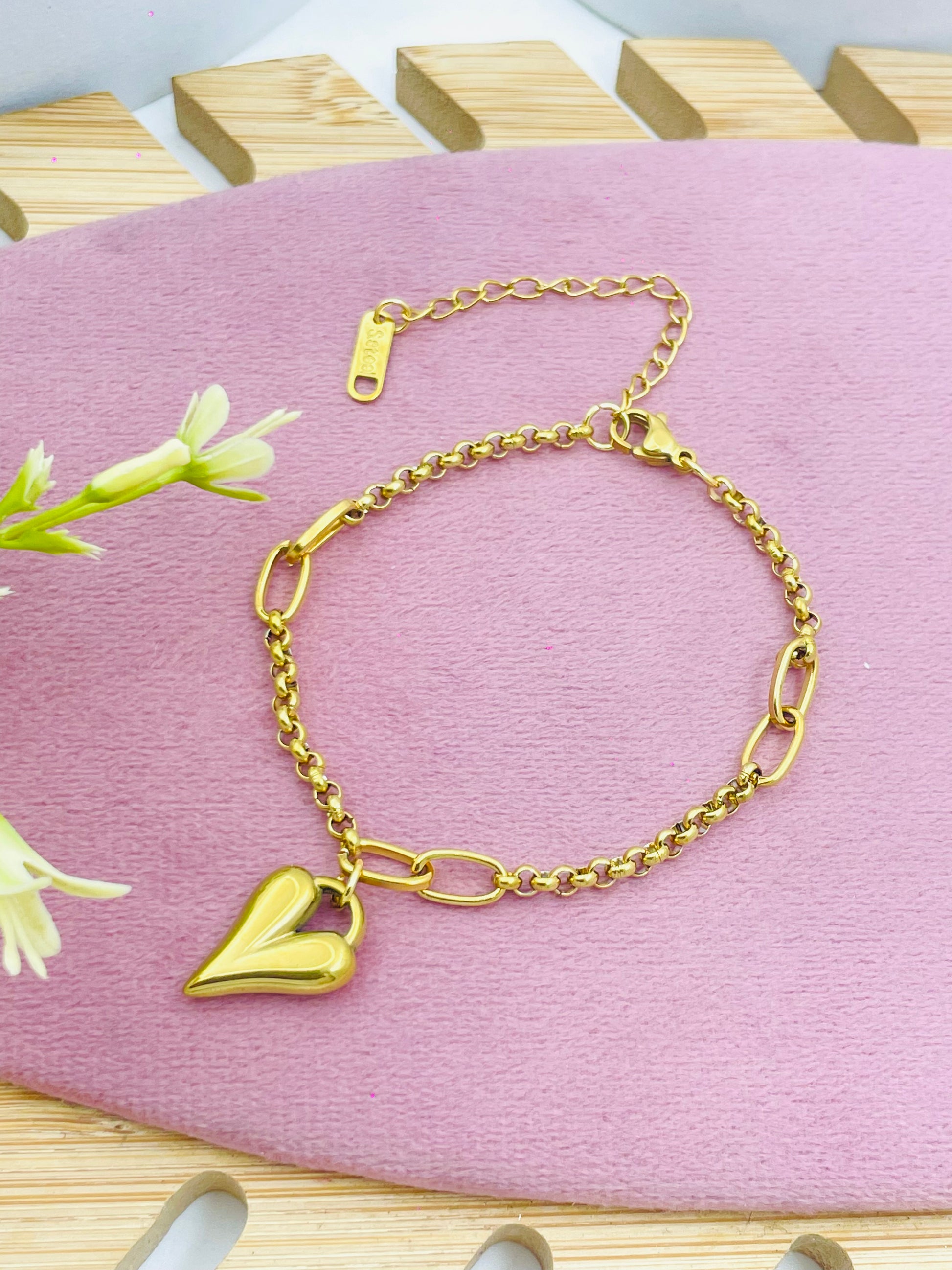 Elegant Gold Heart Chain Bracelet