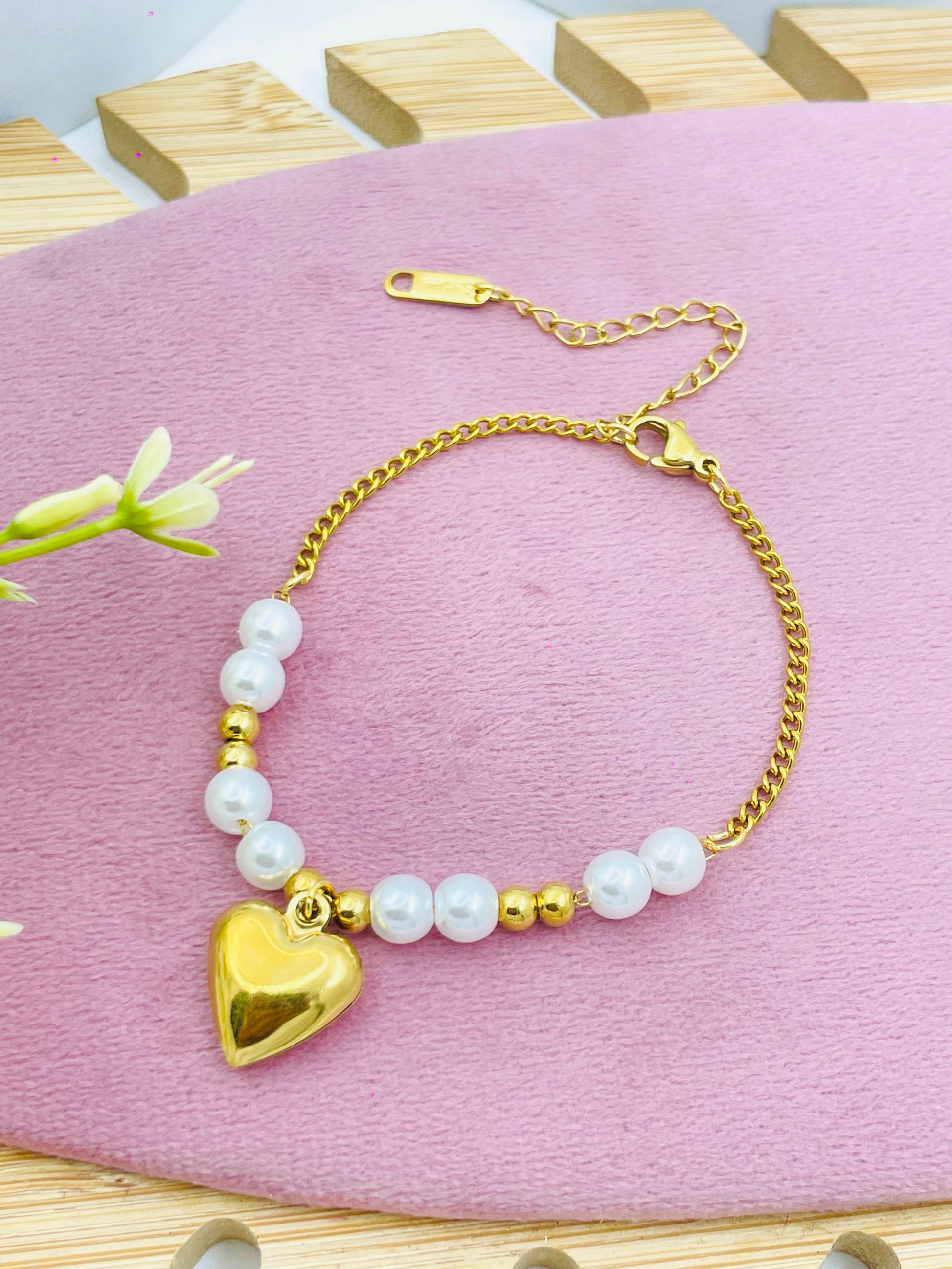 Elegant Gold Heart Pearl Bracelet for Women