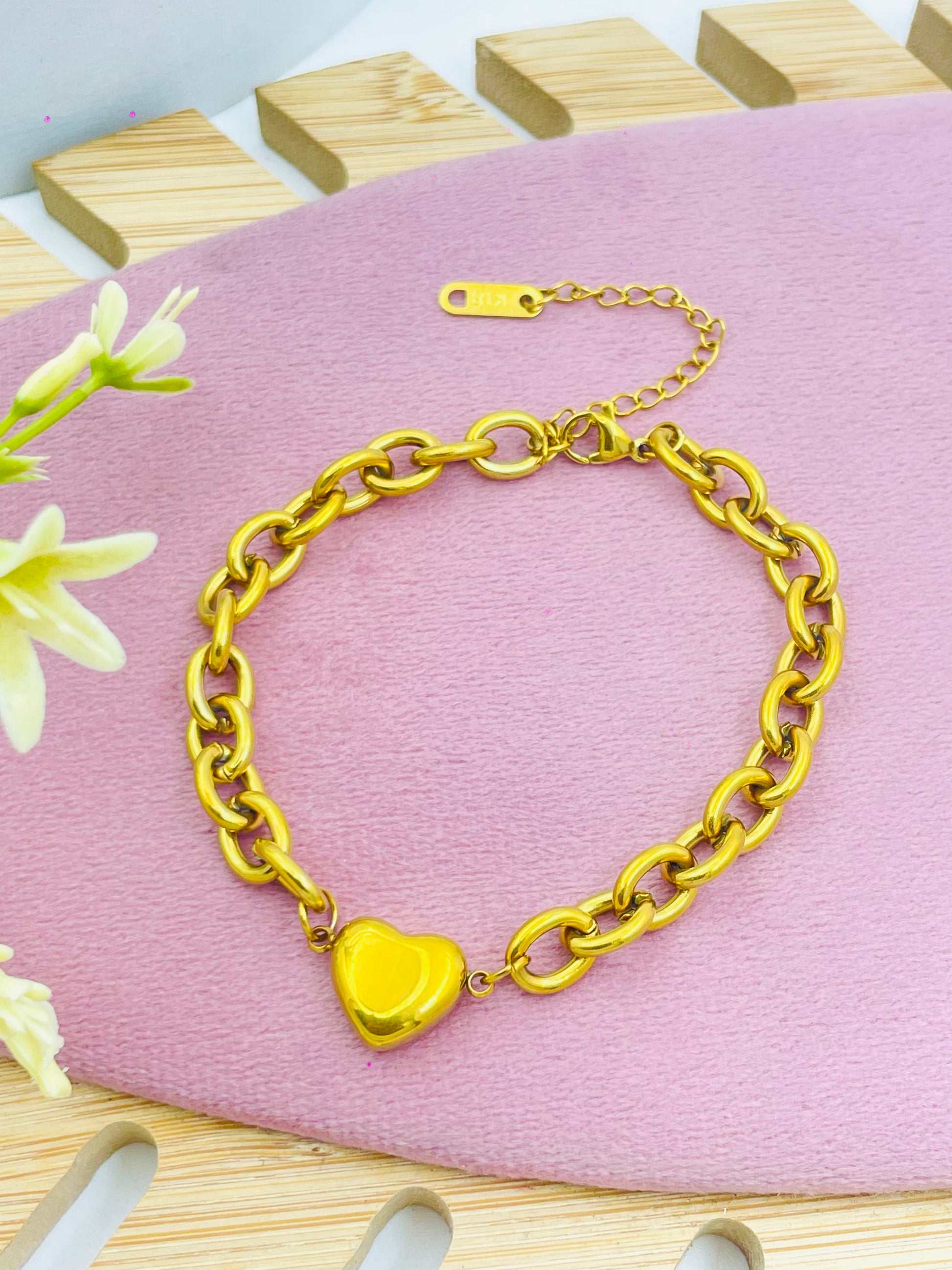 Elegant Gold Heart Charm Bracelet  Perfect Gift