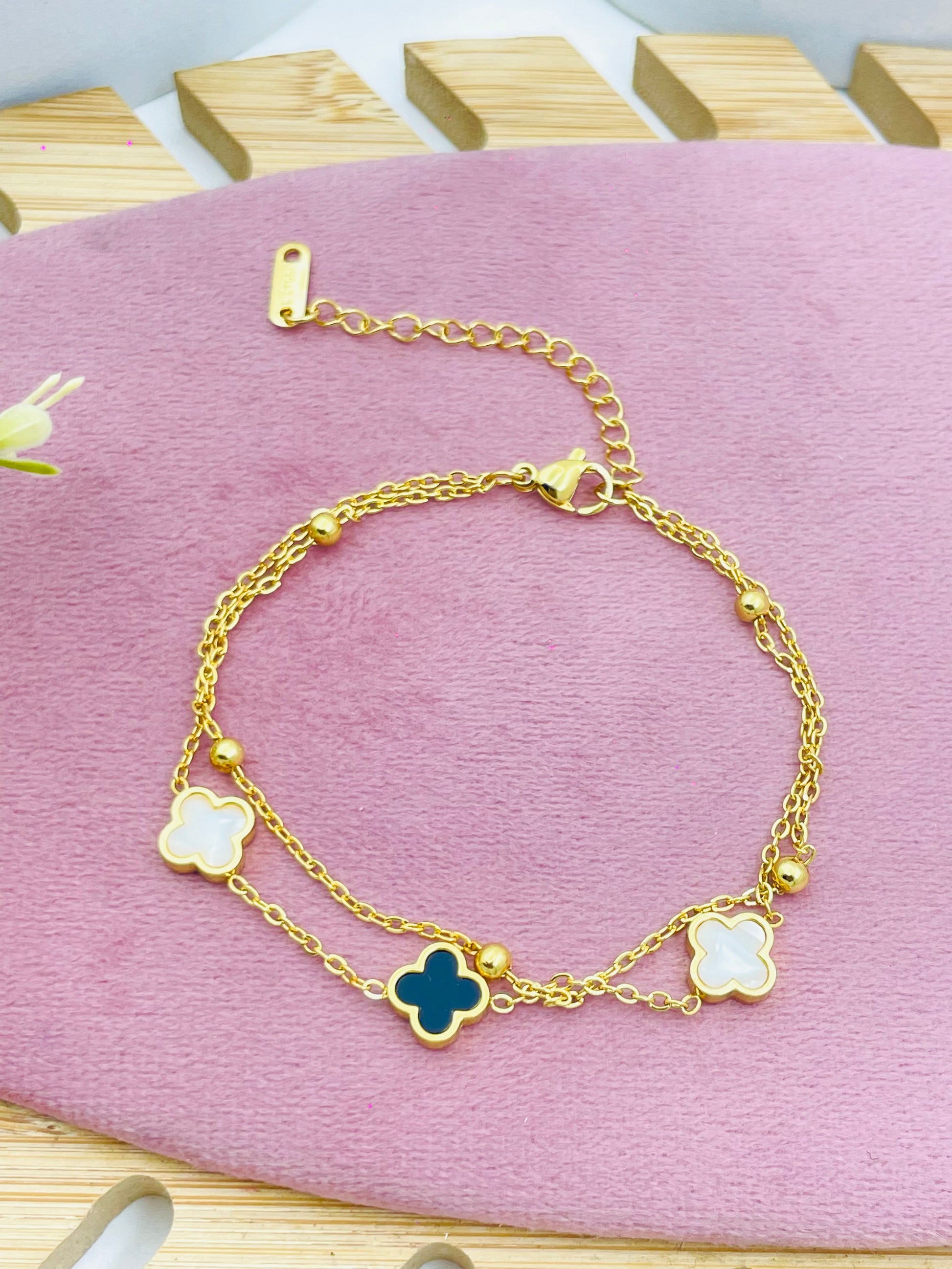 Elegant Gold Clover Charm Bracelet