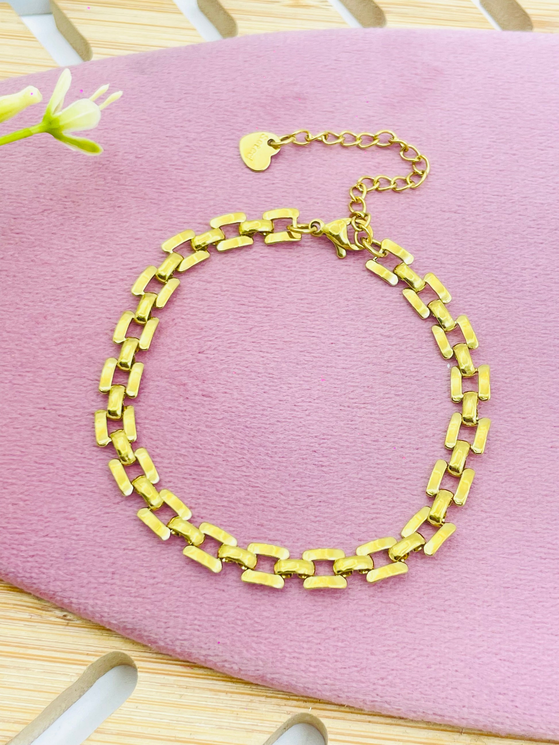Elegant Gold Link Chain Bracelet  Perfect for Any Occasion