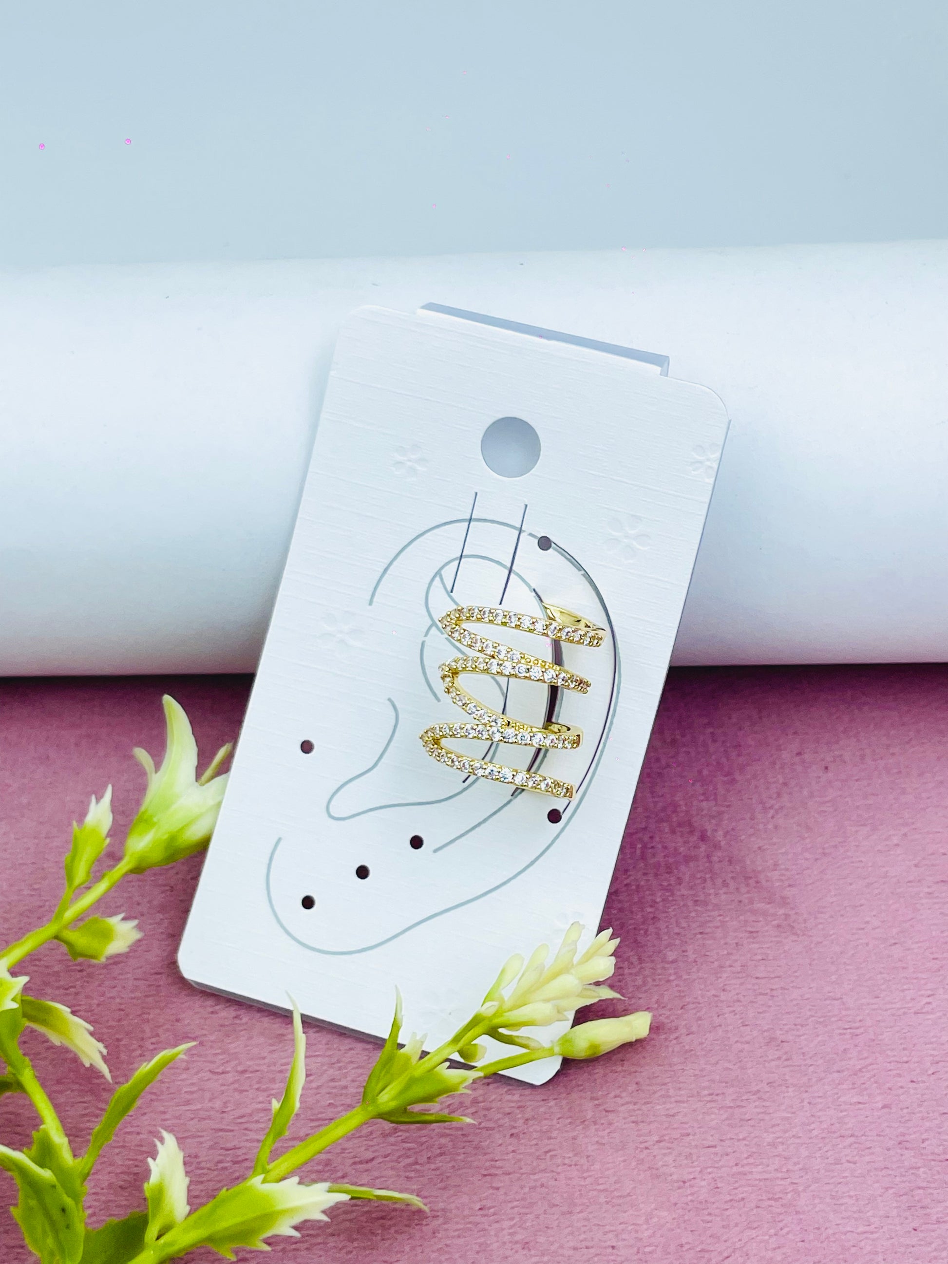 Elegant GoldToned Spiral Ear Cuff for Fashion Enthusiasts