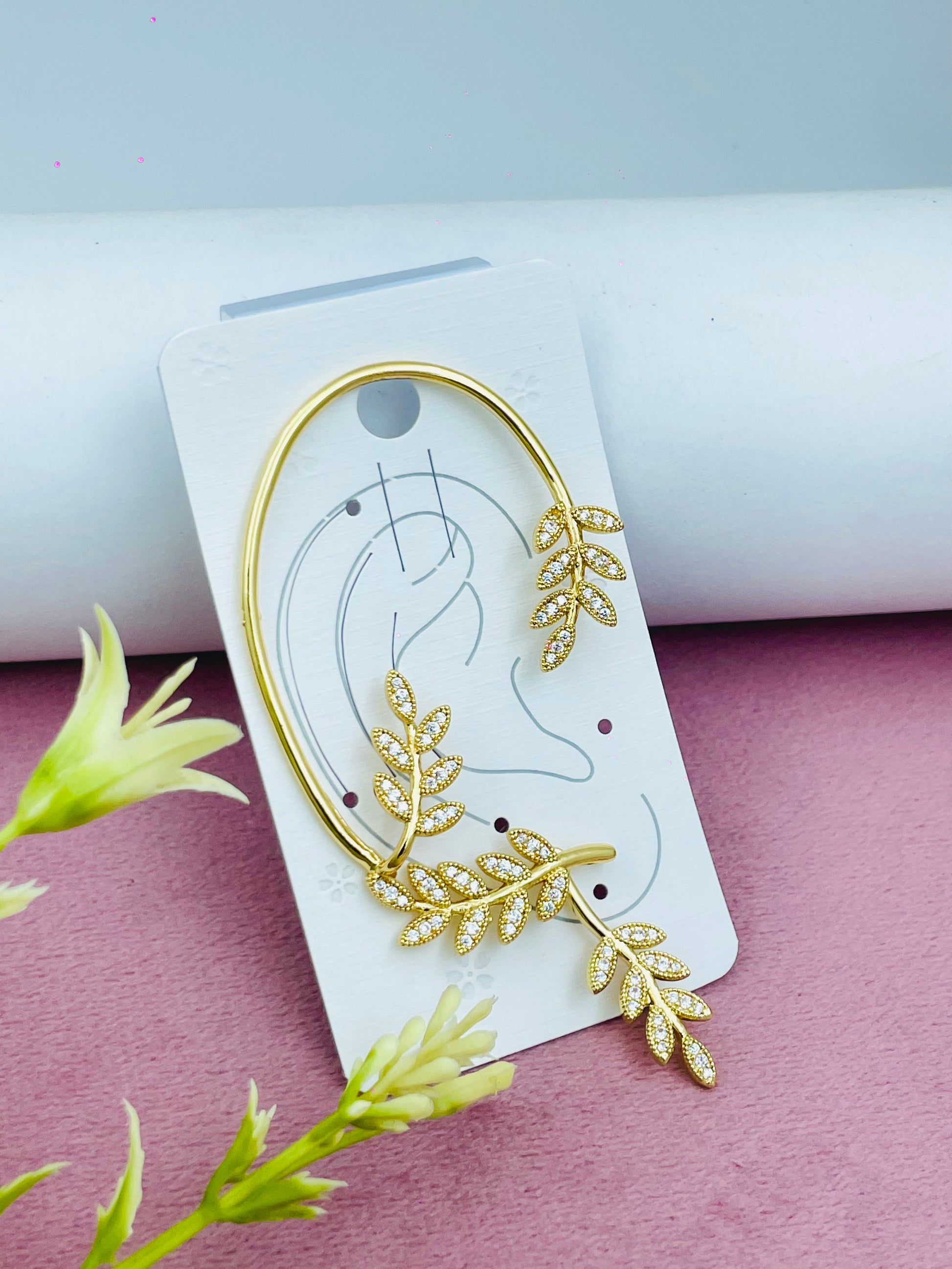Elegant Gold Leaf Design Ear Cuff for Stylish Look