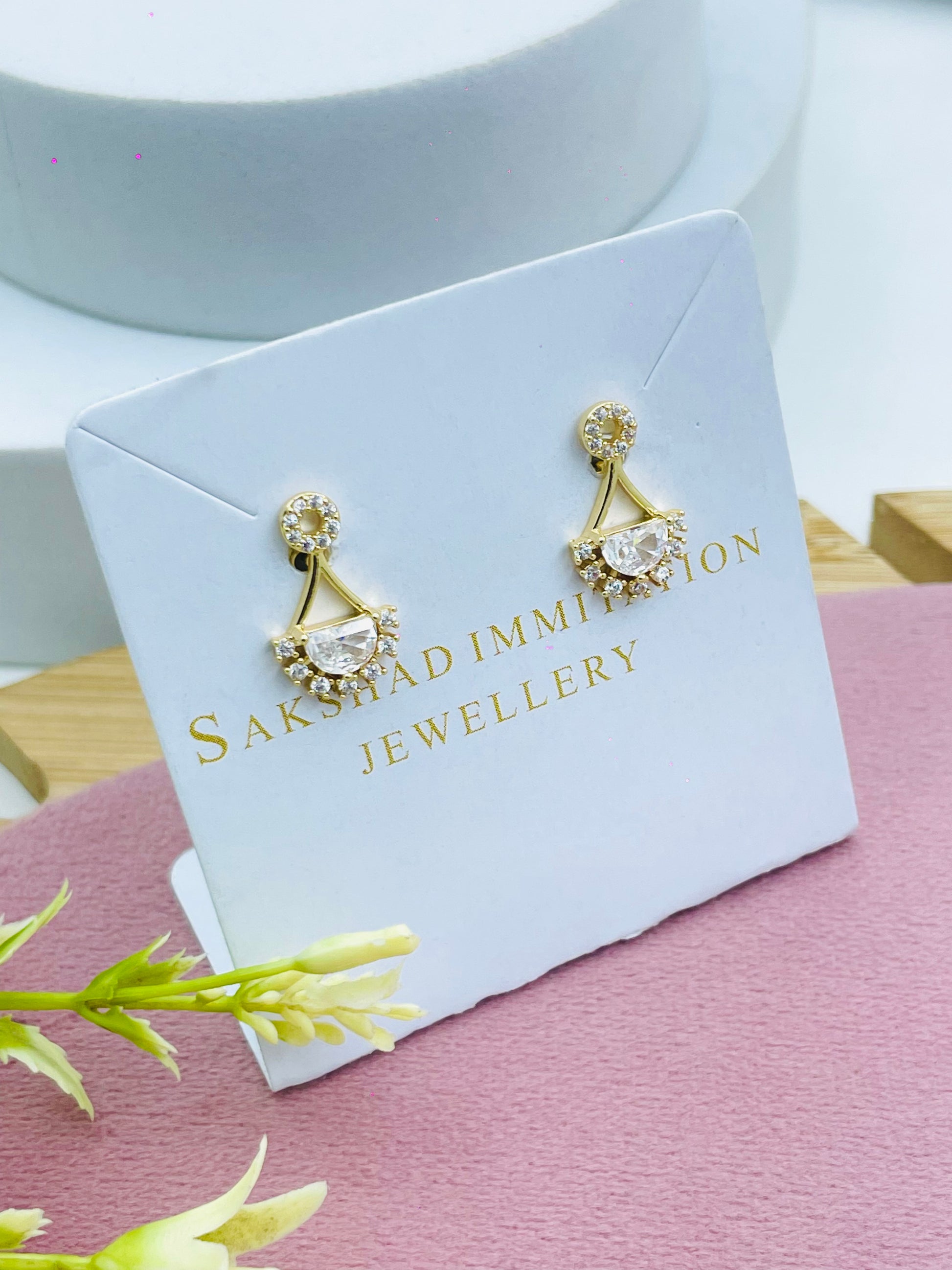 Elegant Crystal Stud Earrings  Perfect for Any Occasion