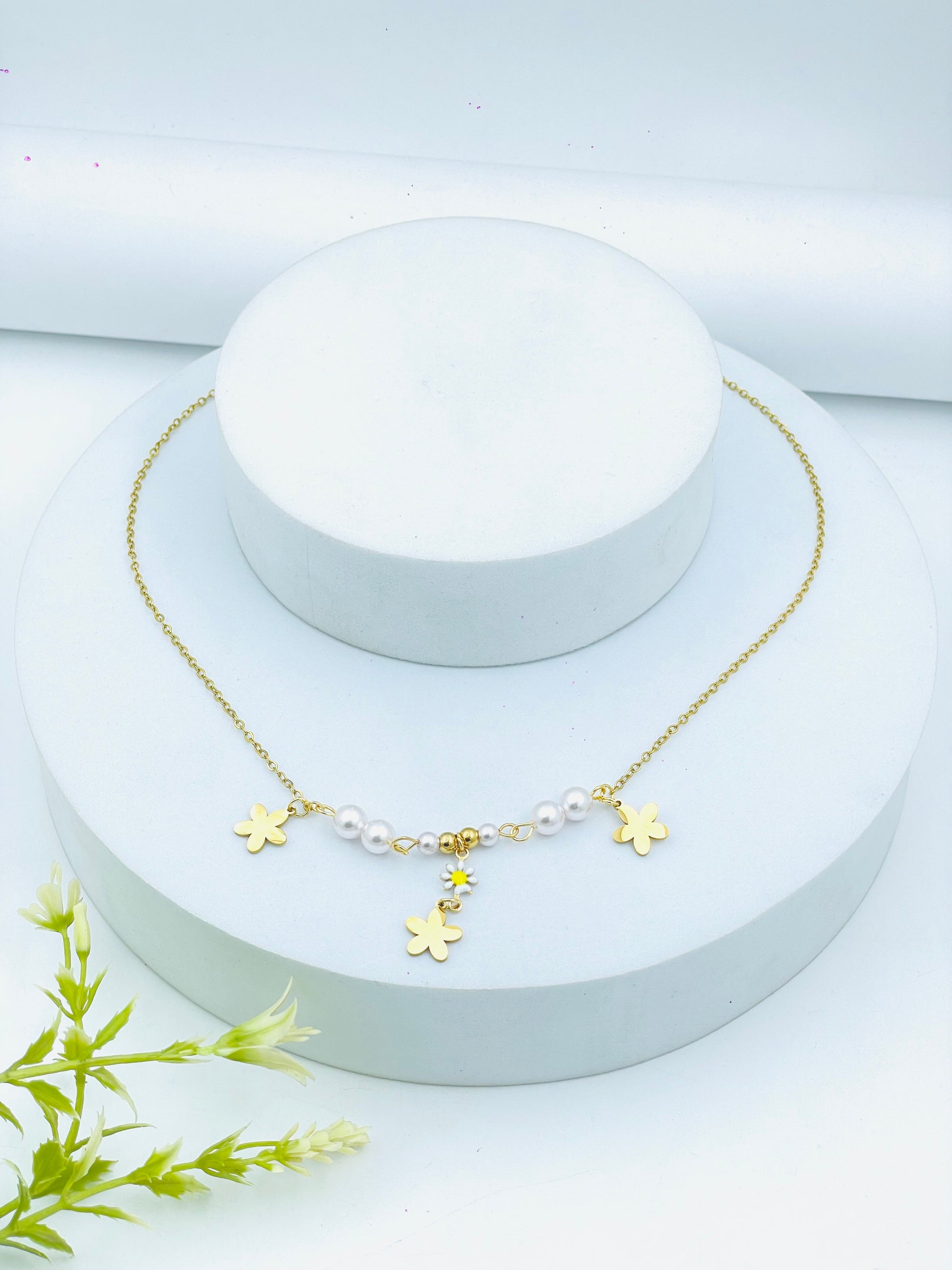 Elegant Gold Clover Pearl Necklace