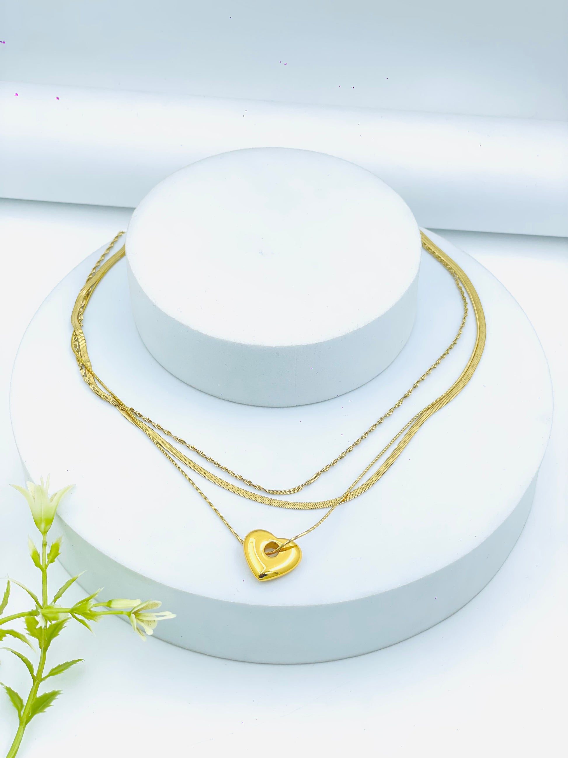 Elegant Gold Layered Necklace with Heart Pendant