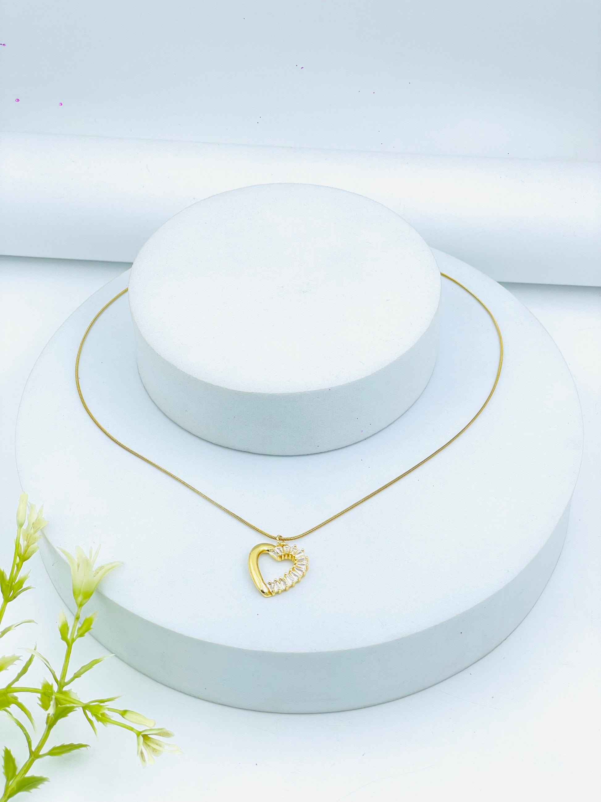 Elegant Gold Heart Pendant Necklace