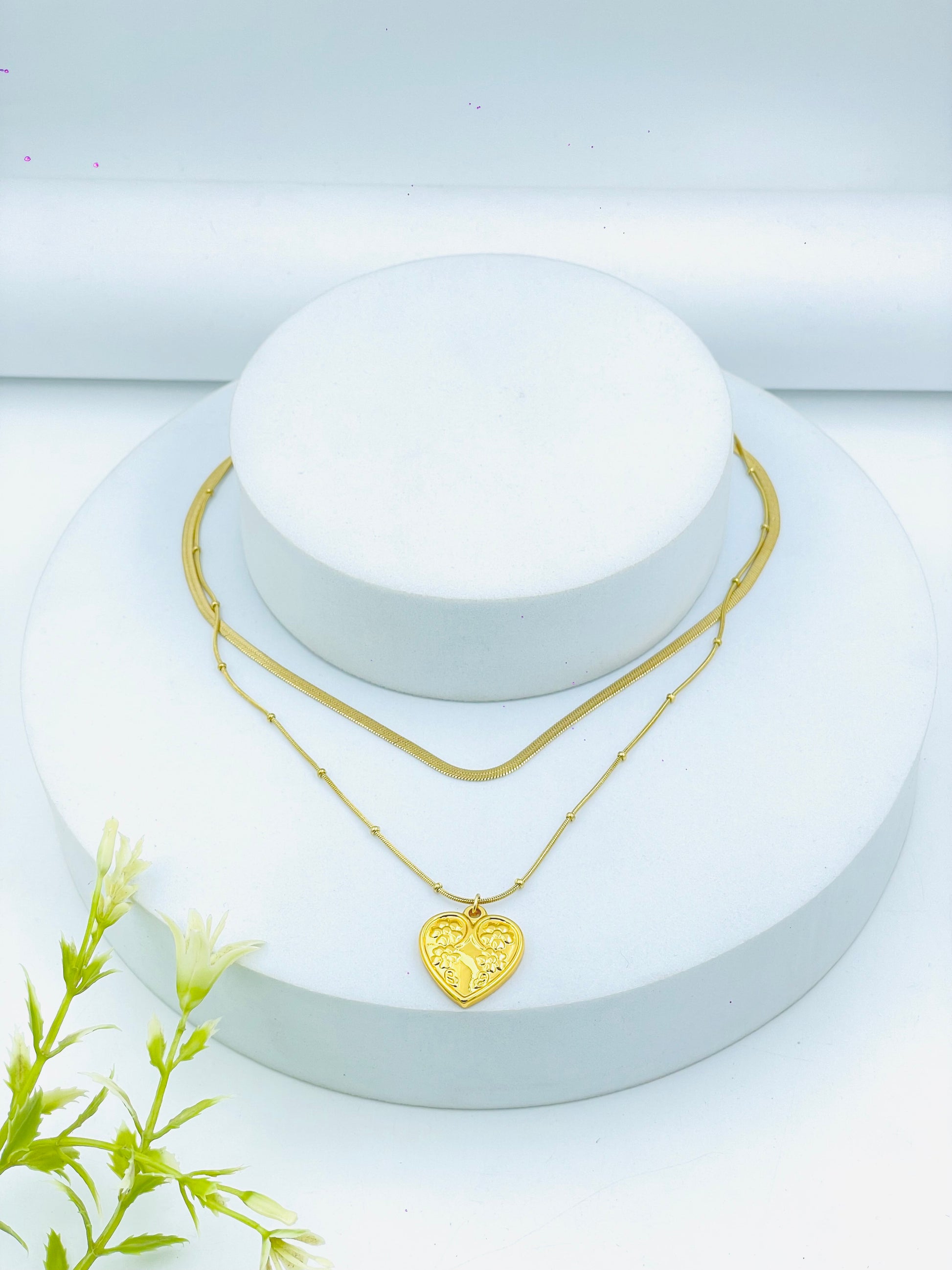 Elegant Gold Heart Pendant Necklace Set