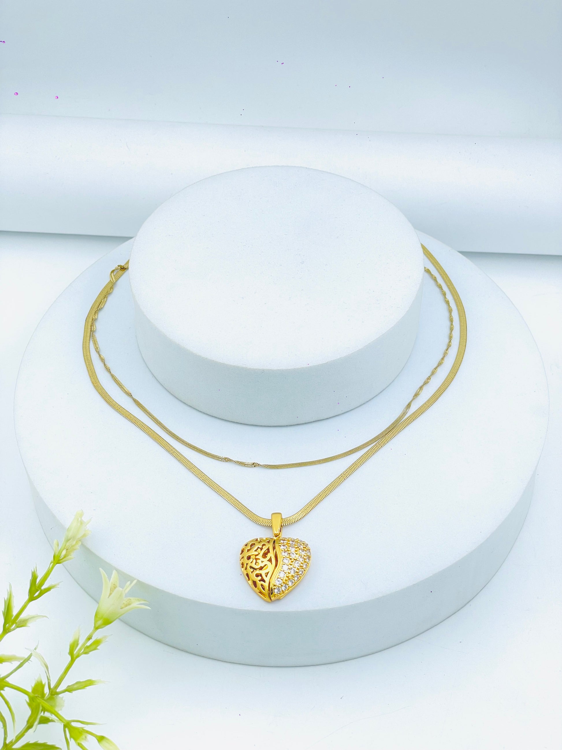 Elegant Gold Heart Pendant Necklace