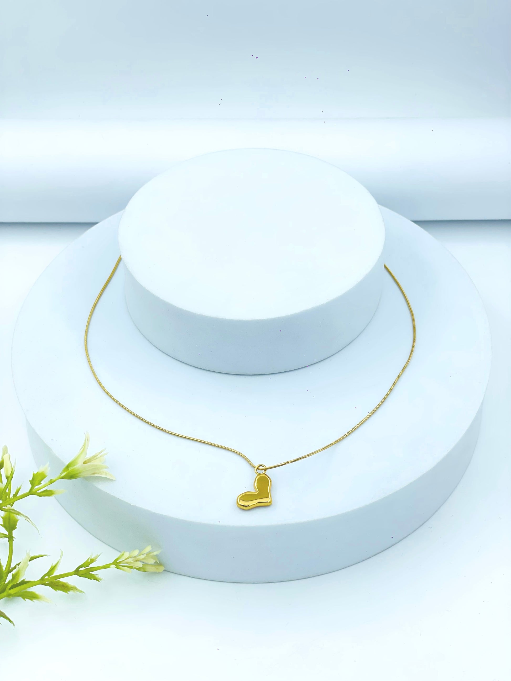 Elegant Gold Heart Pendant Necklace