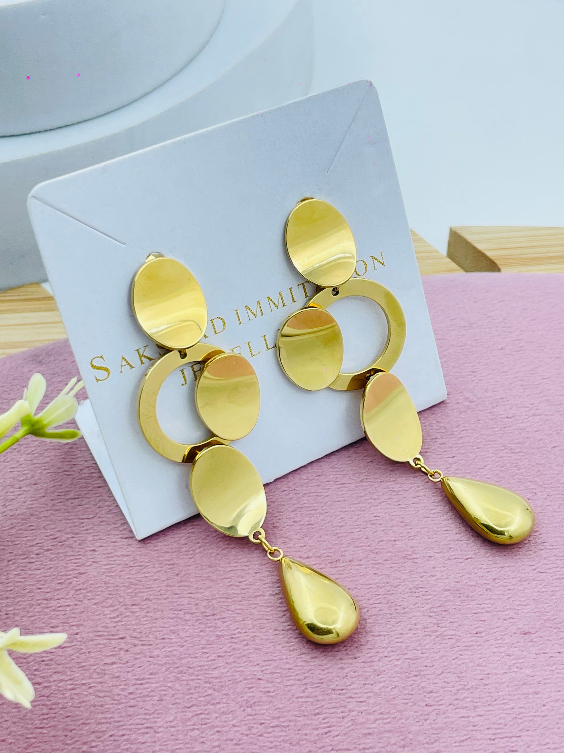 Elegant Gold Geometric Drop Earrings