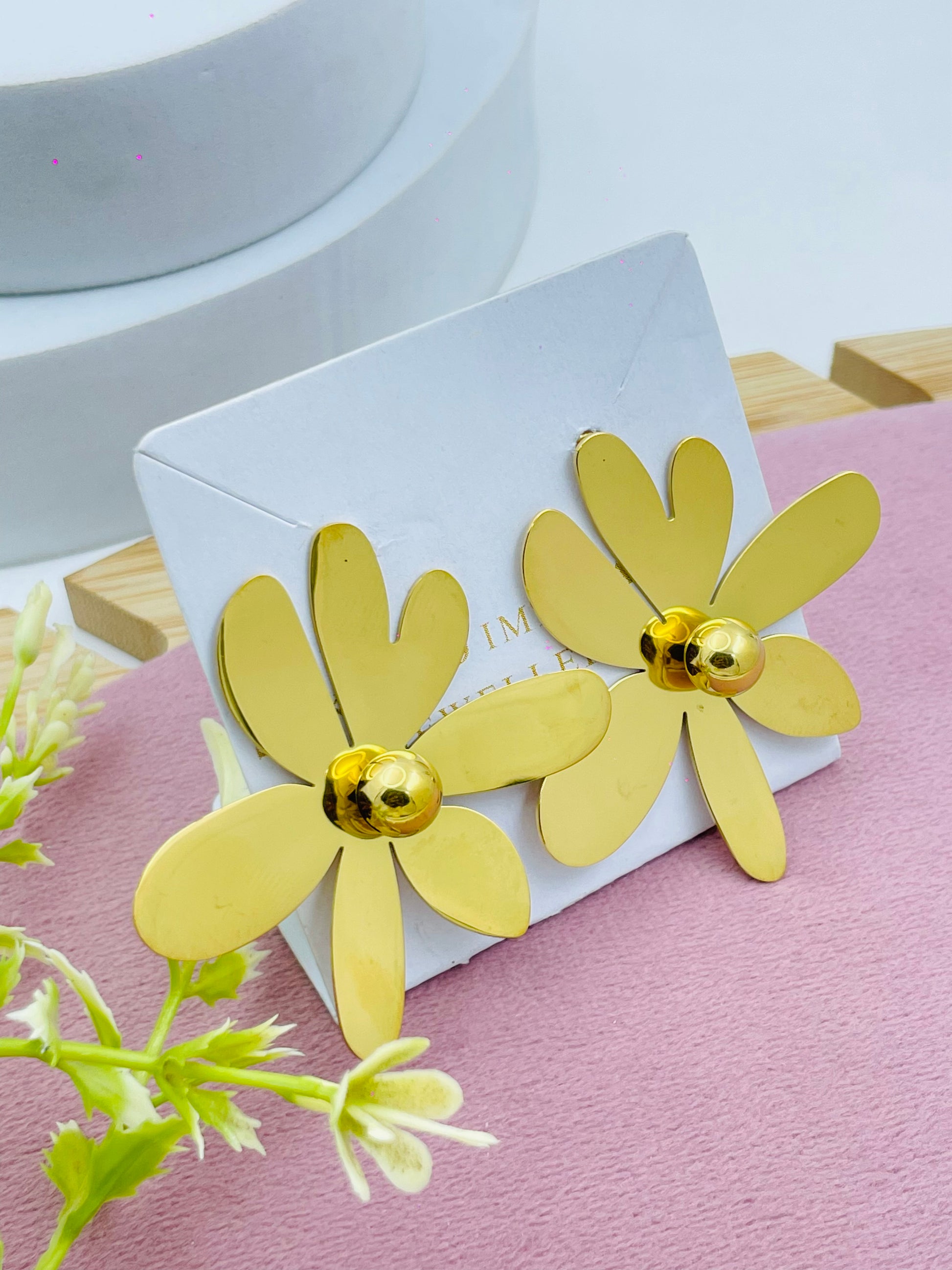 Elegant Gold Flower Earrings