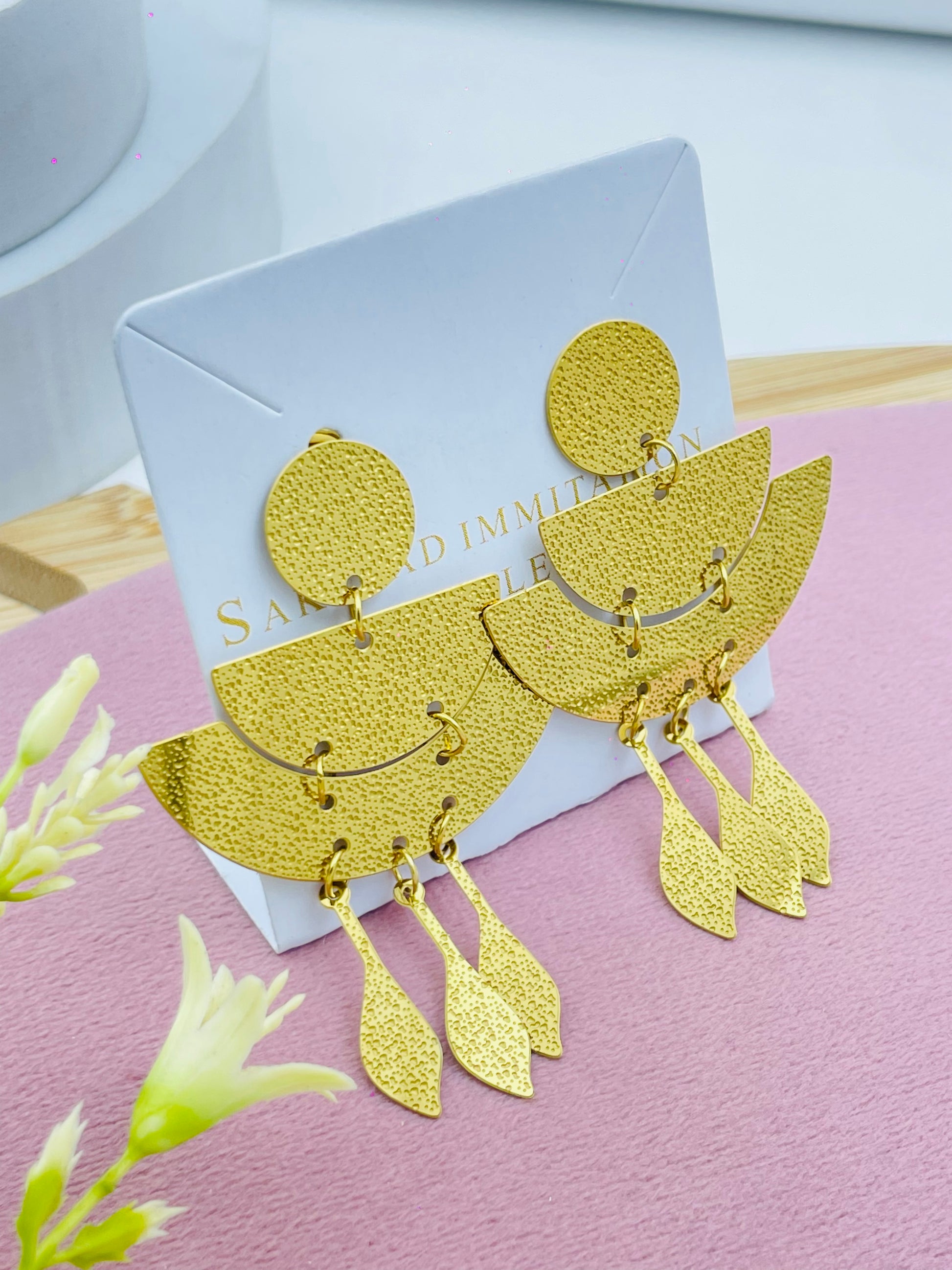 Elegant Gold Geometric Dangle Earrings