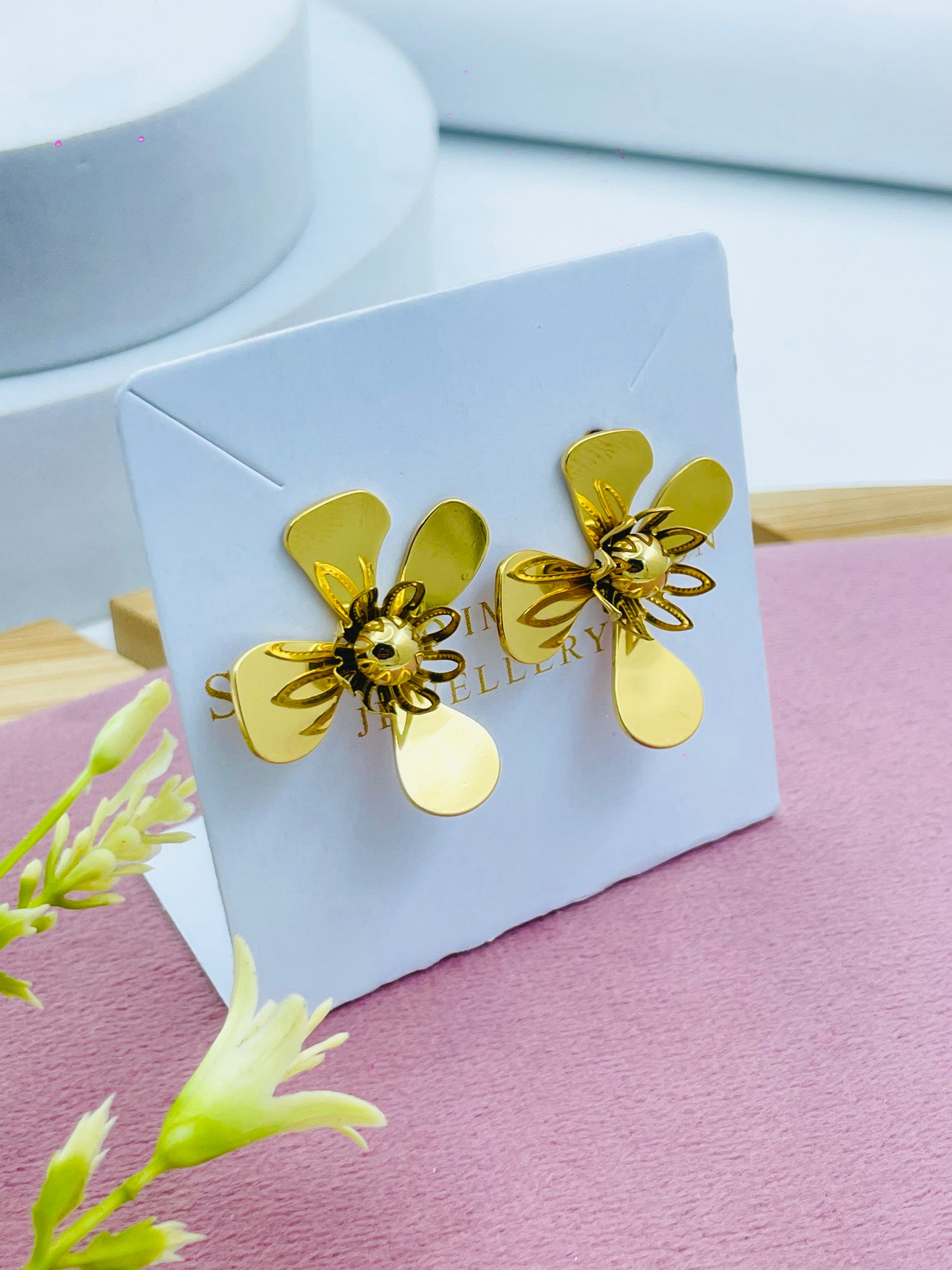 Elegant Golden Flower Earrings  Stylish Jewelry