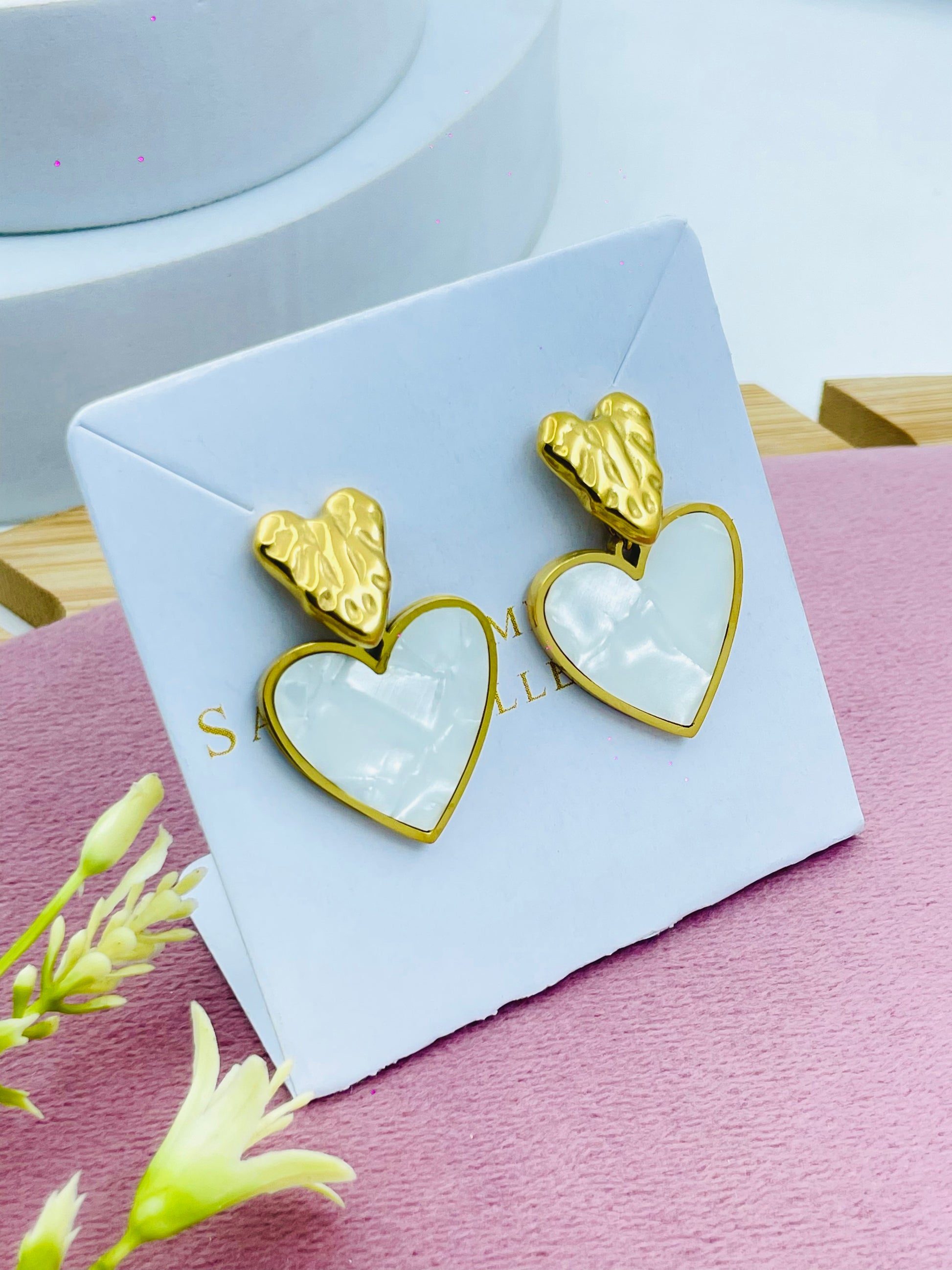 Elegant Gold Heart Earrings with Mother of Pearl