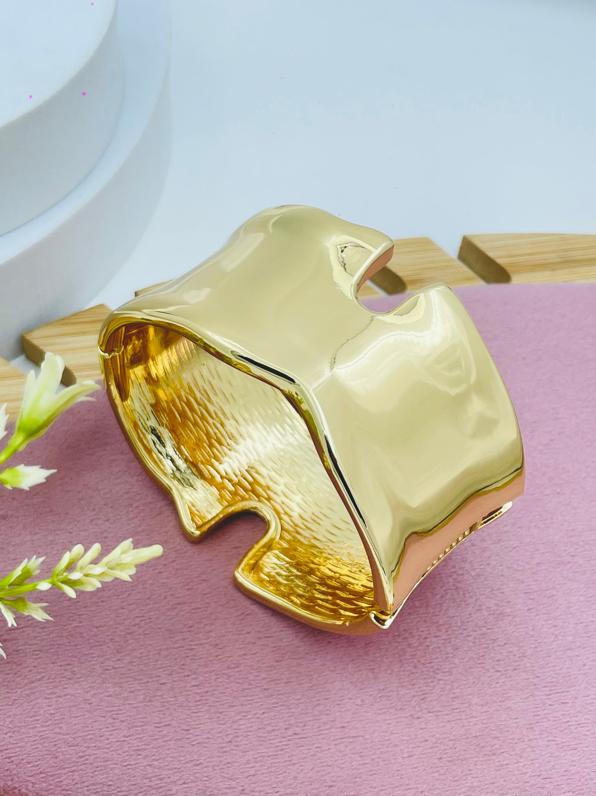 Elegant Gold Wave Cuff Bracelet for Stylish Accessorizing