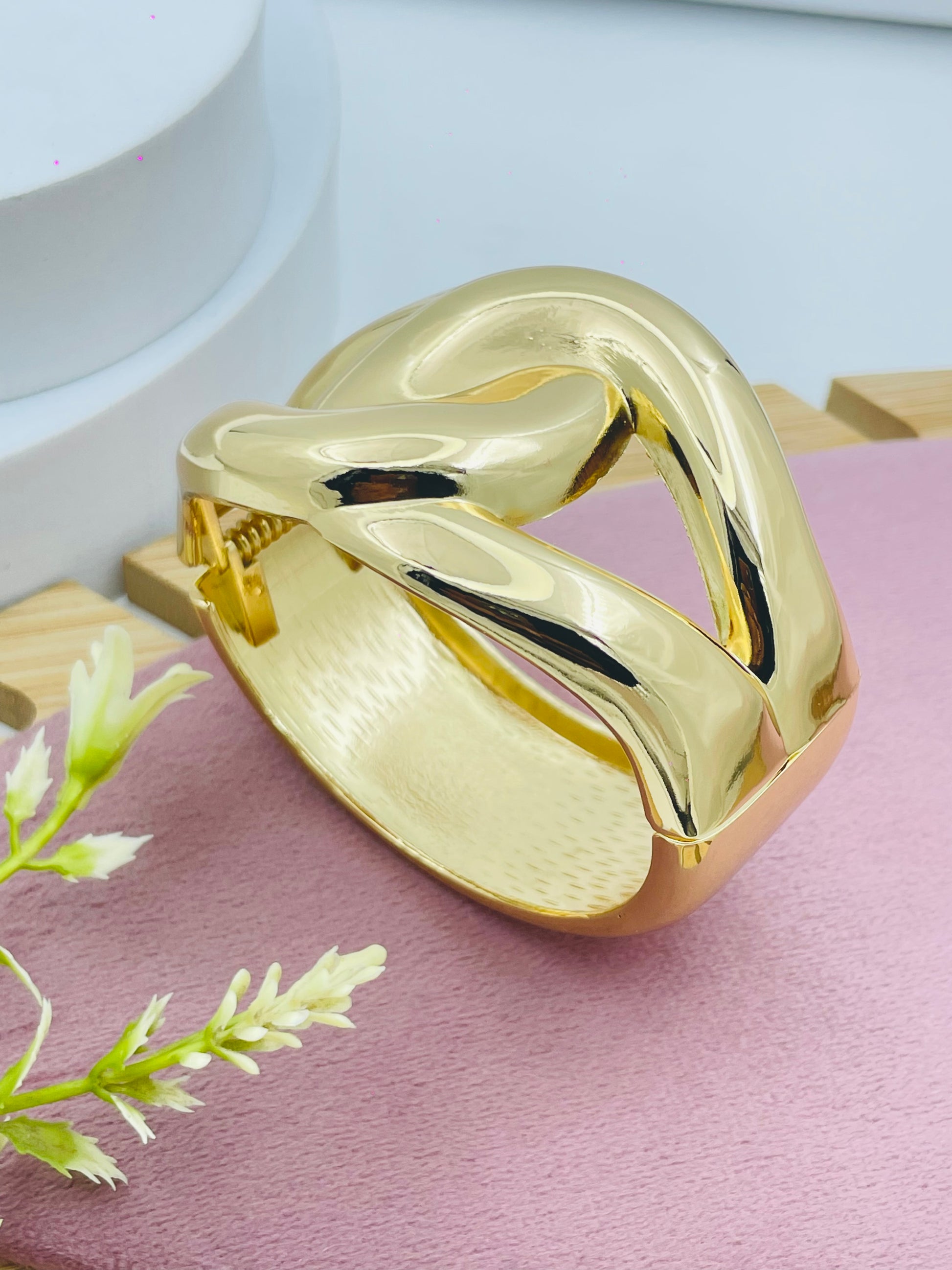 Elegant Gold Tone Bracelet  Modern Design