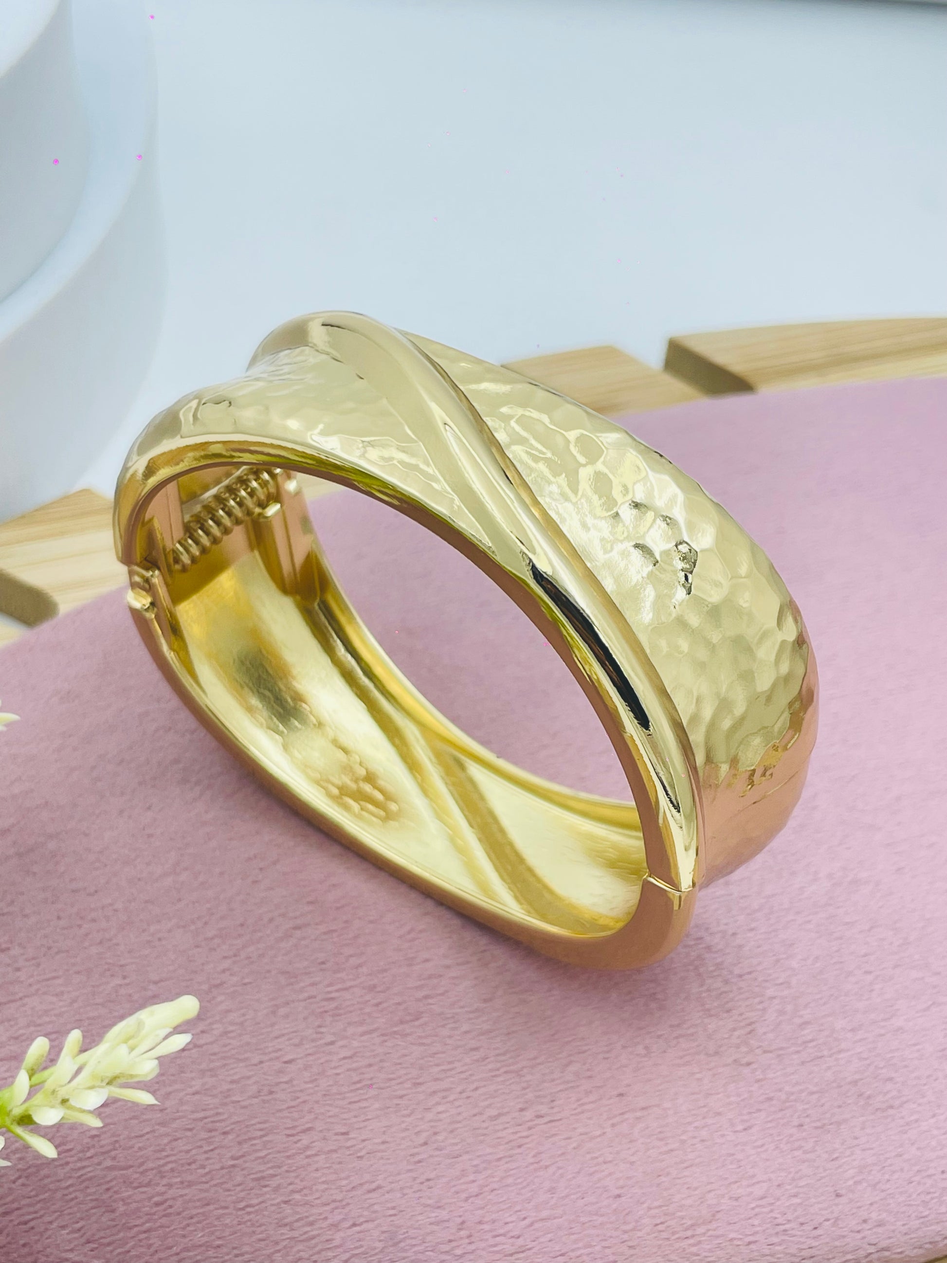 Elegant Gold Crossover Hammered Bracelet