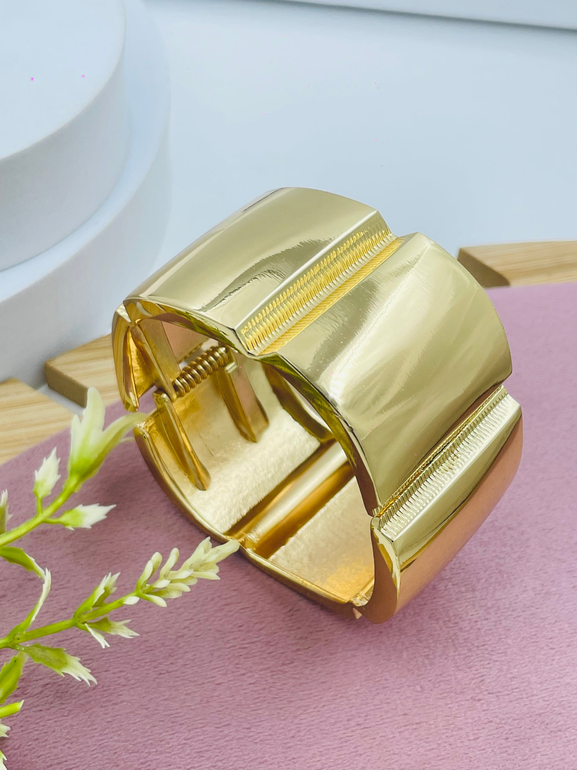 Elegant Gold Tone Geometric Bracelet