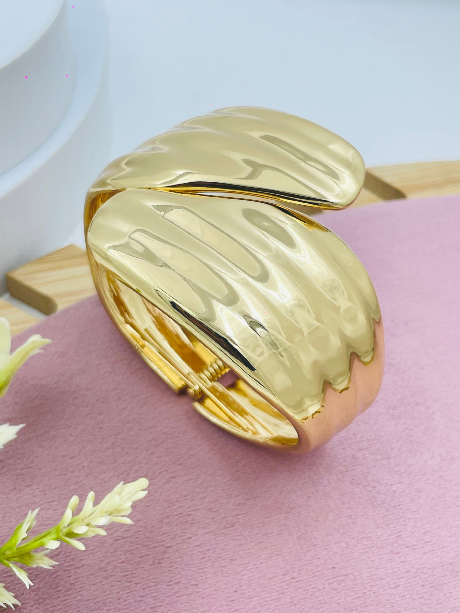 Elegant Gold Leaf Cuff Bracelet for Women
