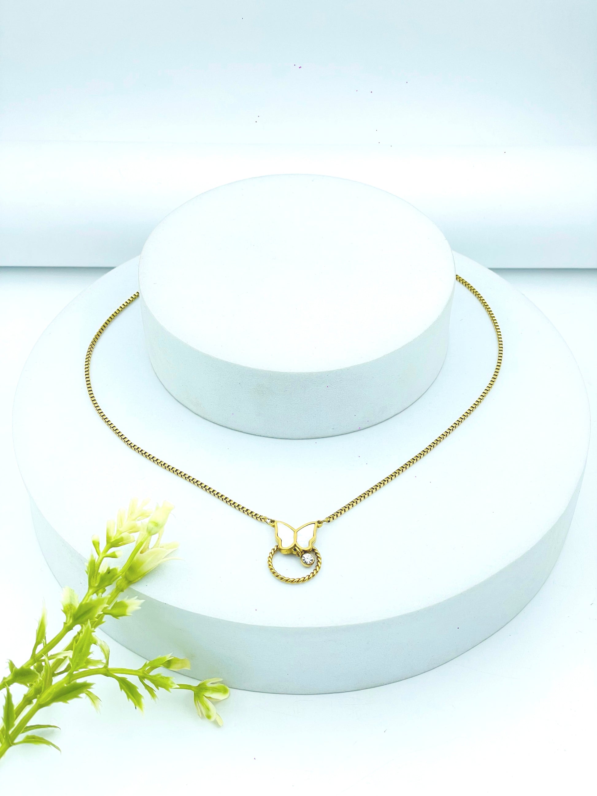 Elegant Gold Necklace with Heart Pendant  Perfect Gift