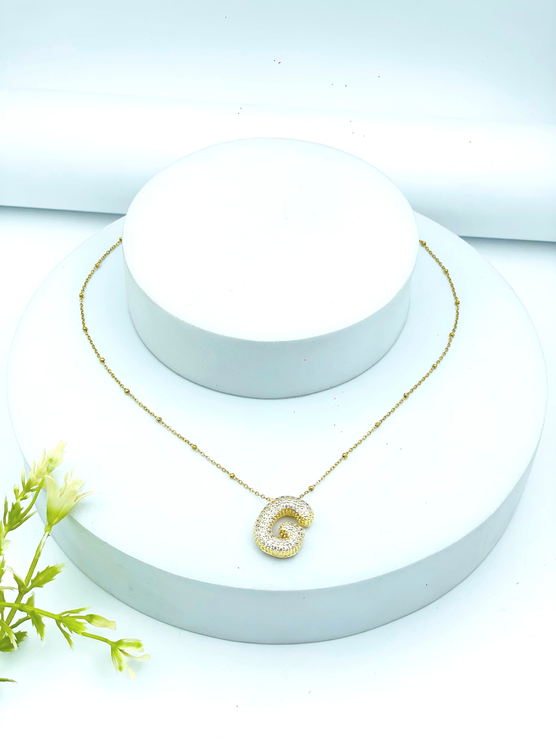 Elegant Gold Swirl Pendant Necklace  Perfect Accessory