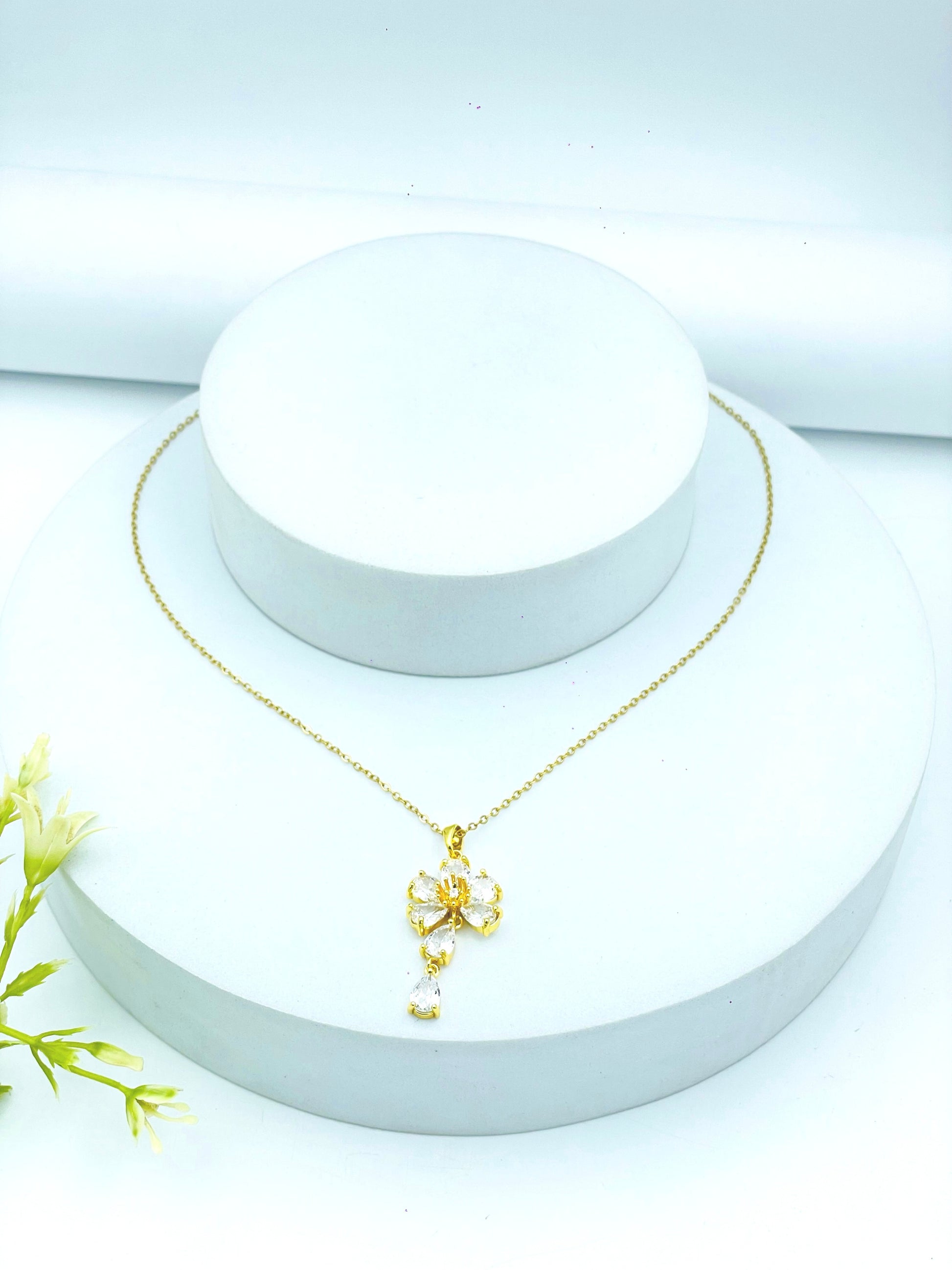 Elegant Gold Floral Pendant Necklace  Perfect Gift