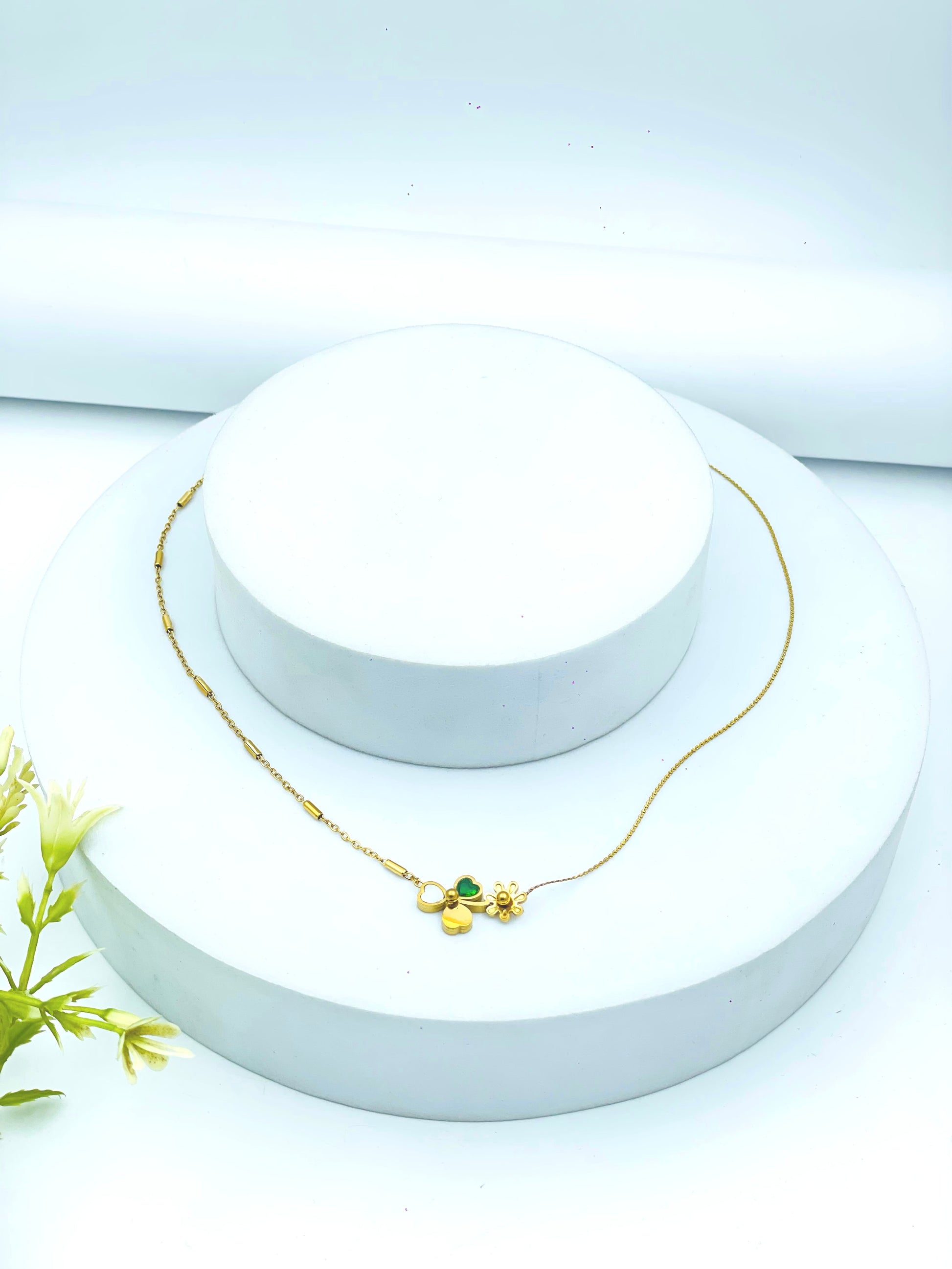 Elegant Gold Necklace  Perfect for Any Occasion
