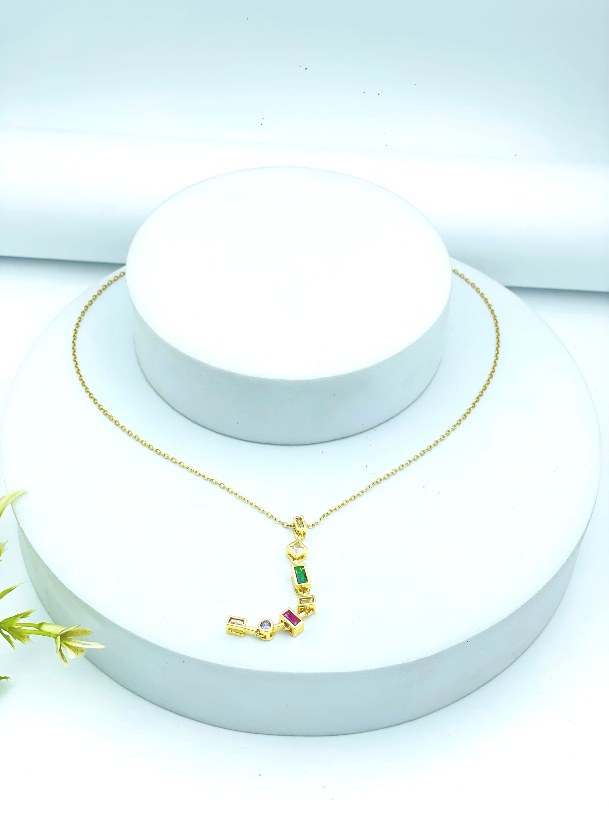 Elegant Gold Necklace with Multicolored Gemstones