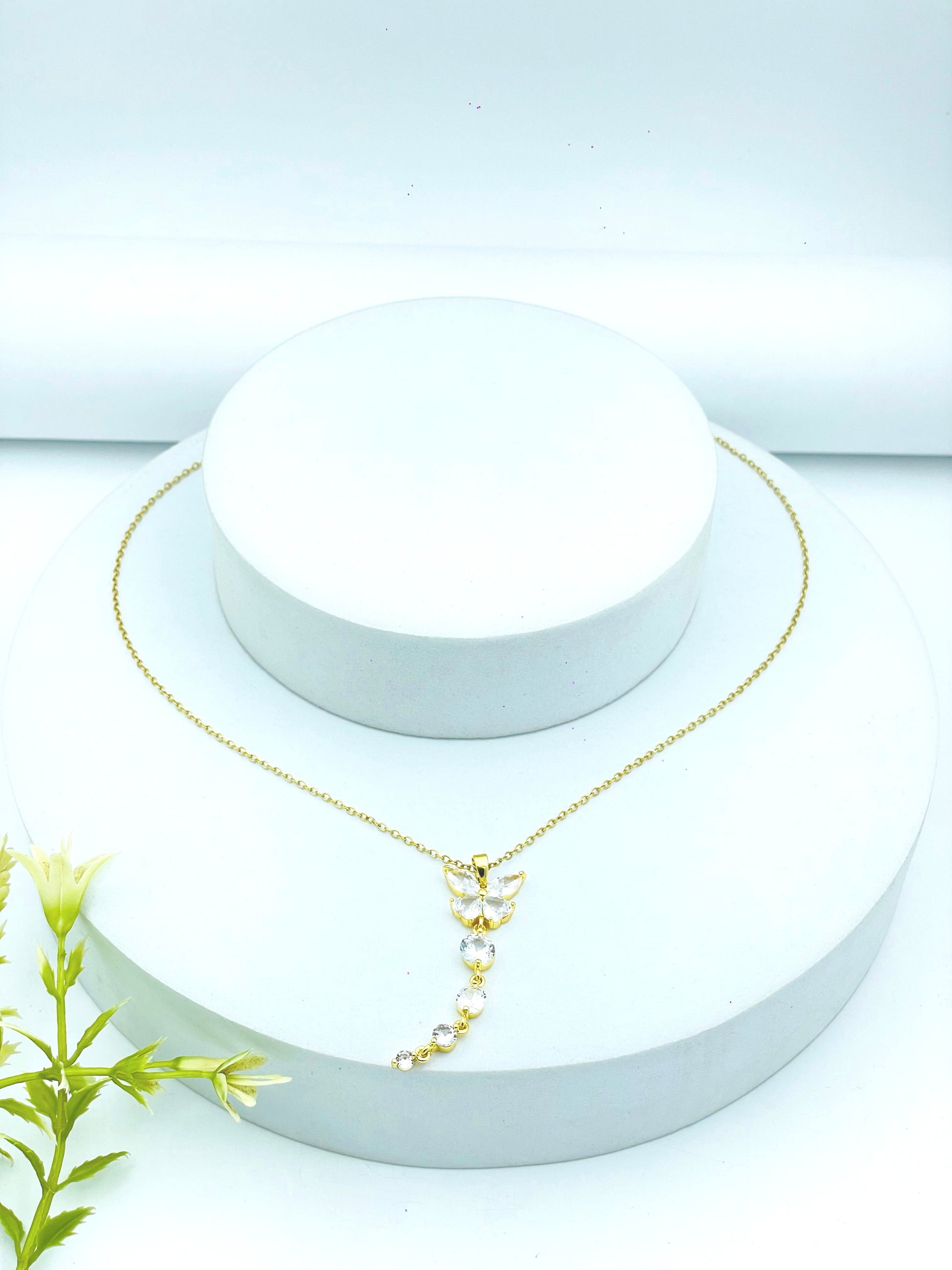 Elegant Gold Necklace with Pearls  Perfect for Special Occasions