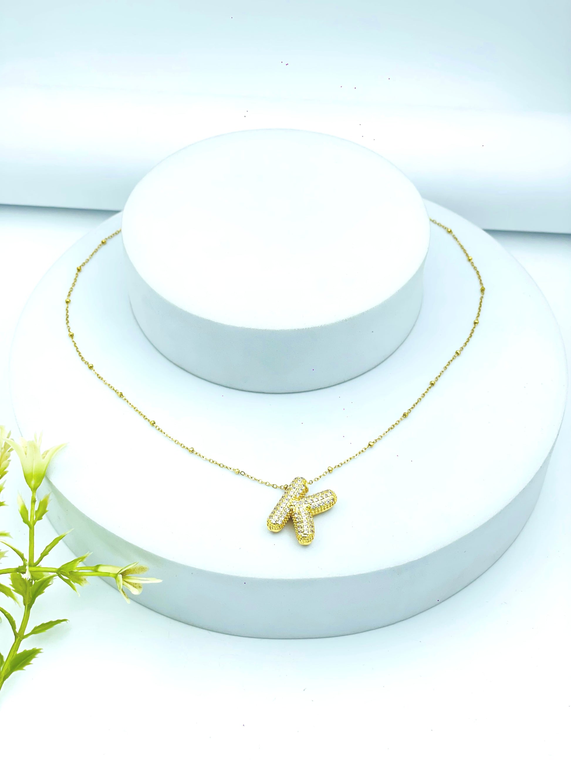 Elegant Gold K Pendant Necklace