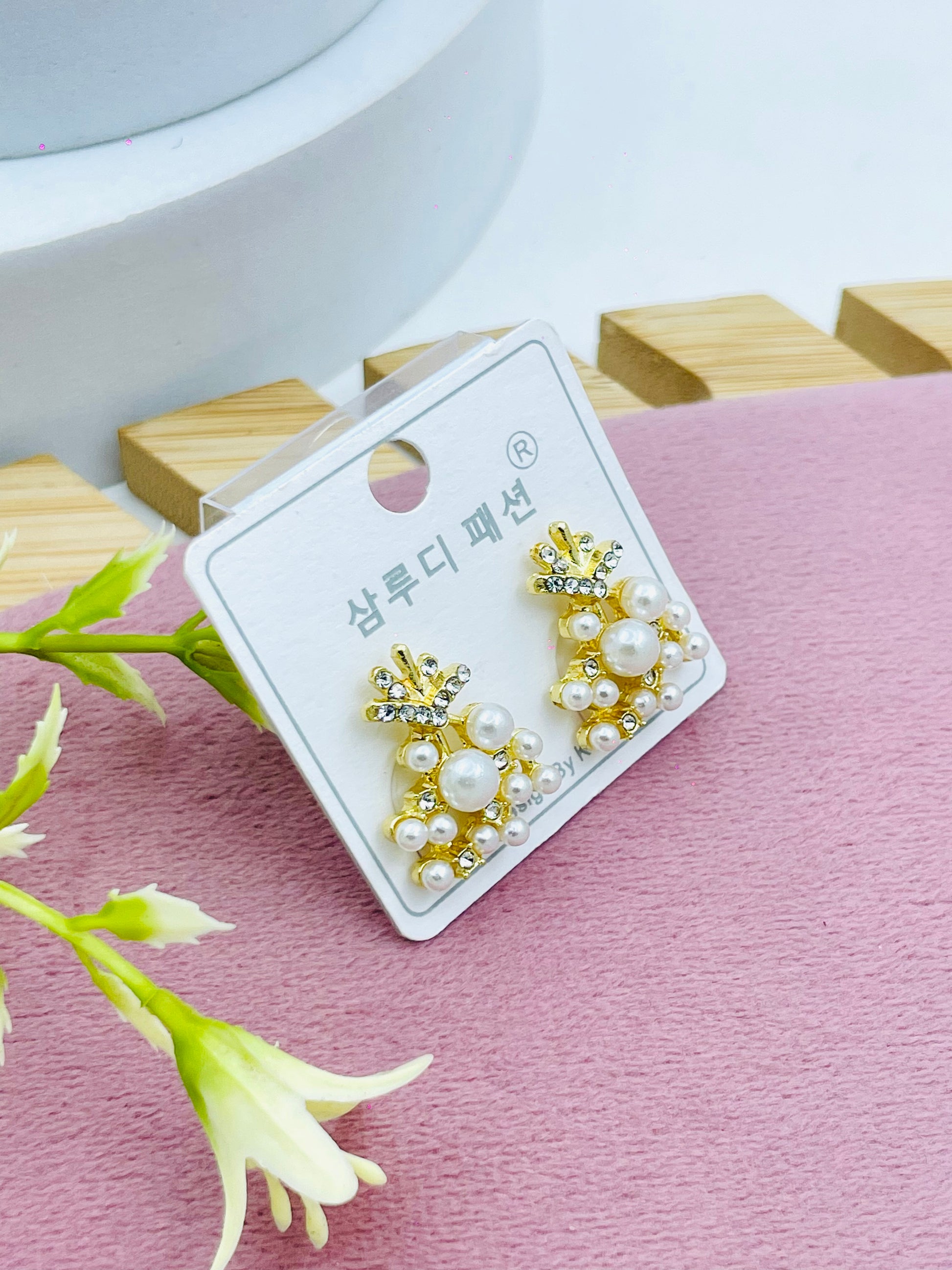Elegant Gold Pearl Floral Earrings