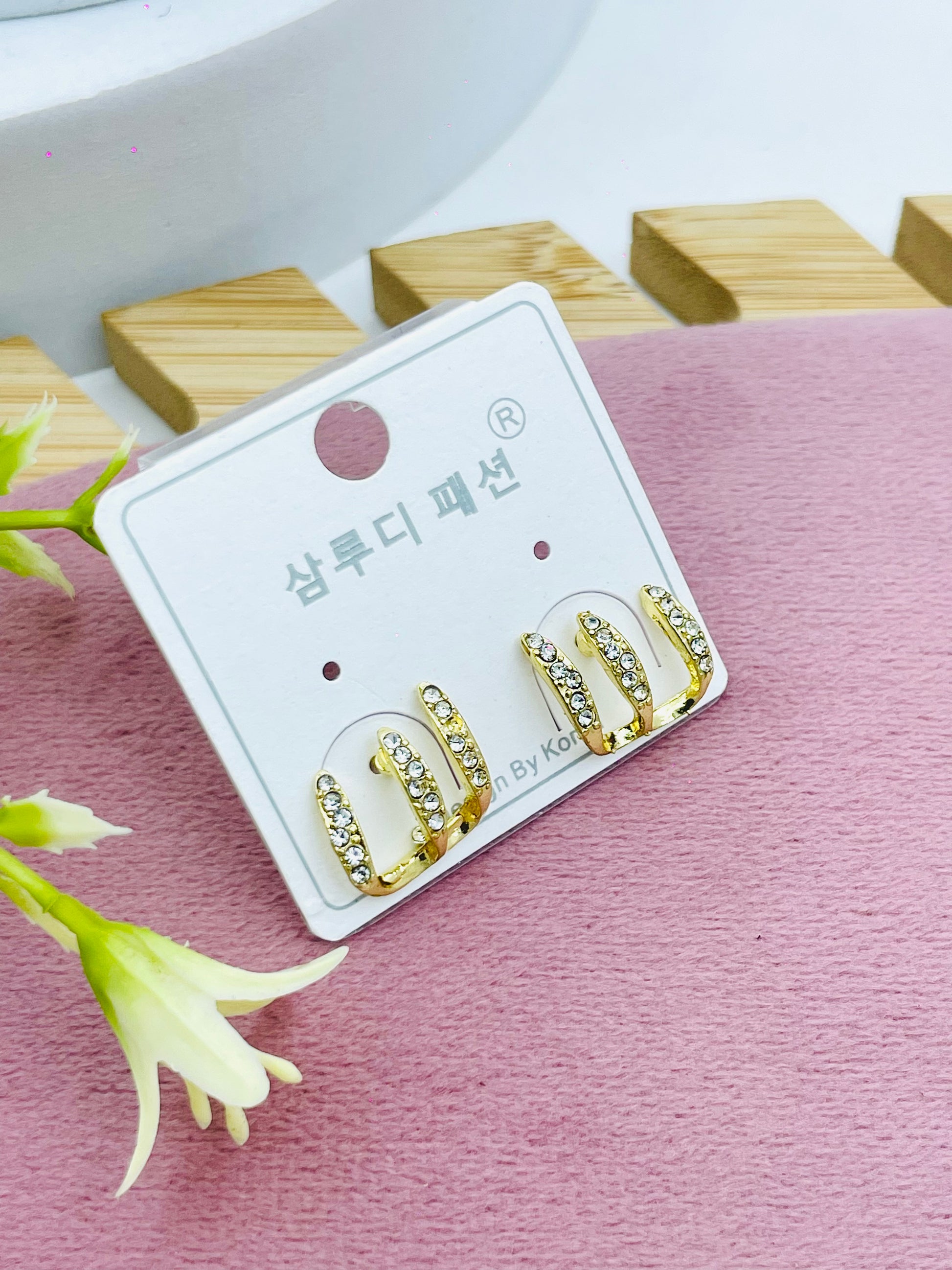 Elegant Gold Crystal Earing