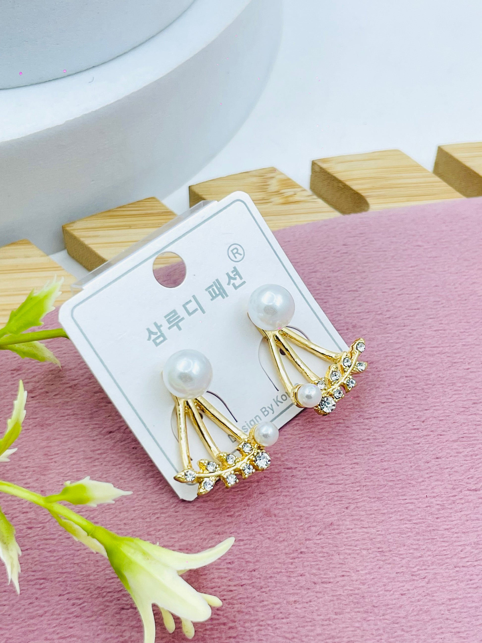 Elegant Pearl and Crystal Earrings  Chic Jewelry