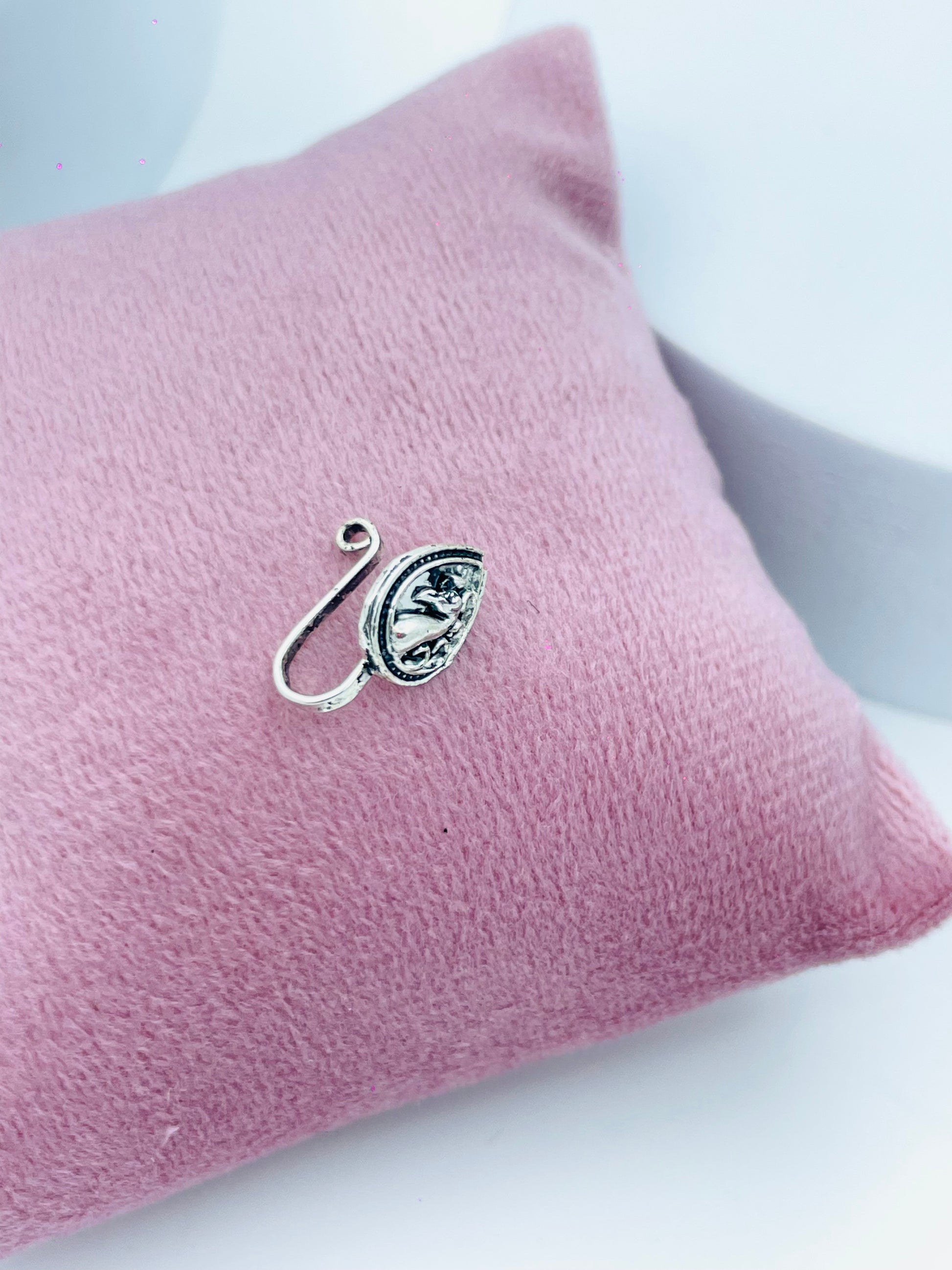Elegant Silver Plated Leaf nose pin