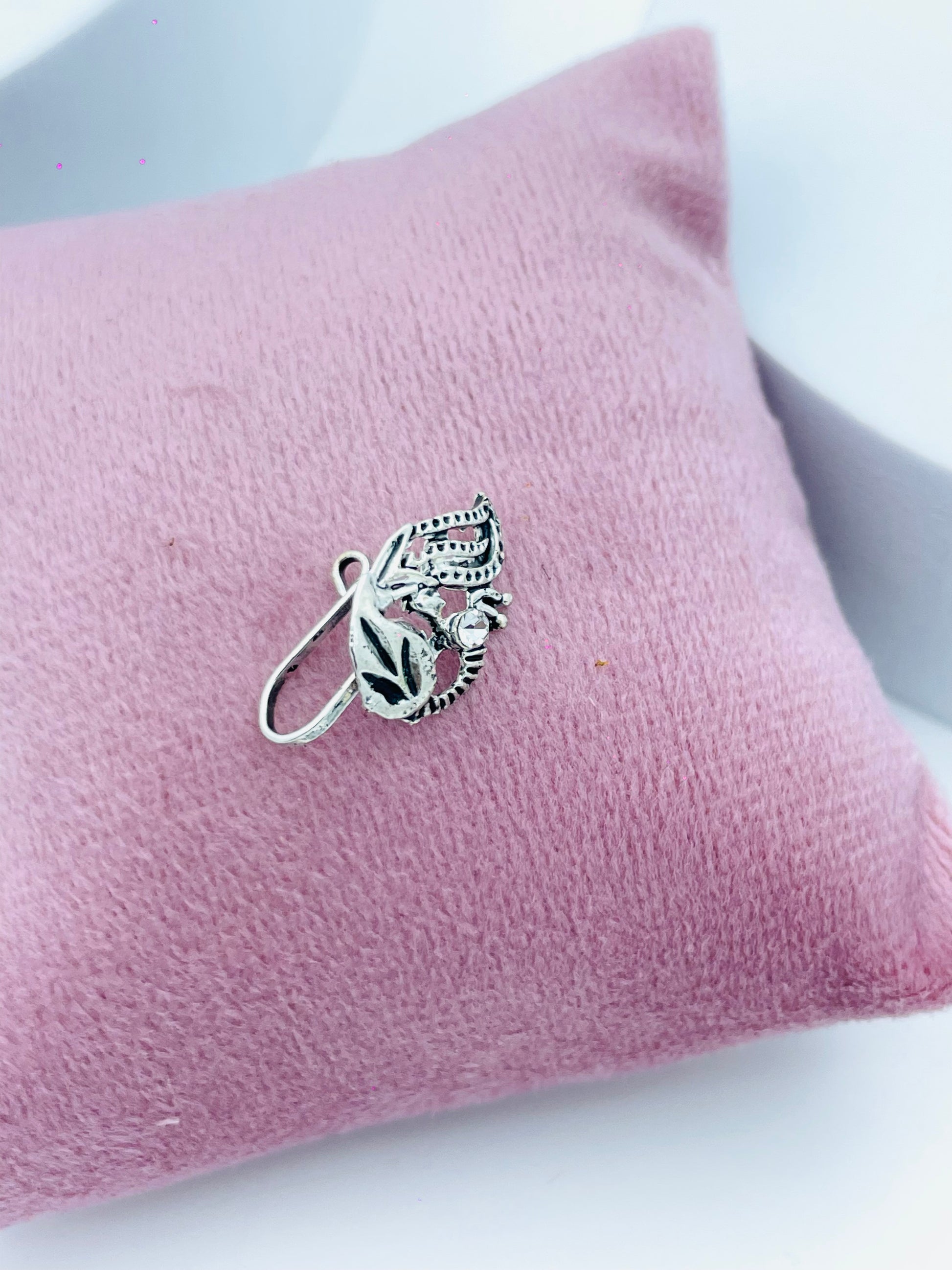 Elegant Silver Leaf and Vine nose pin