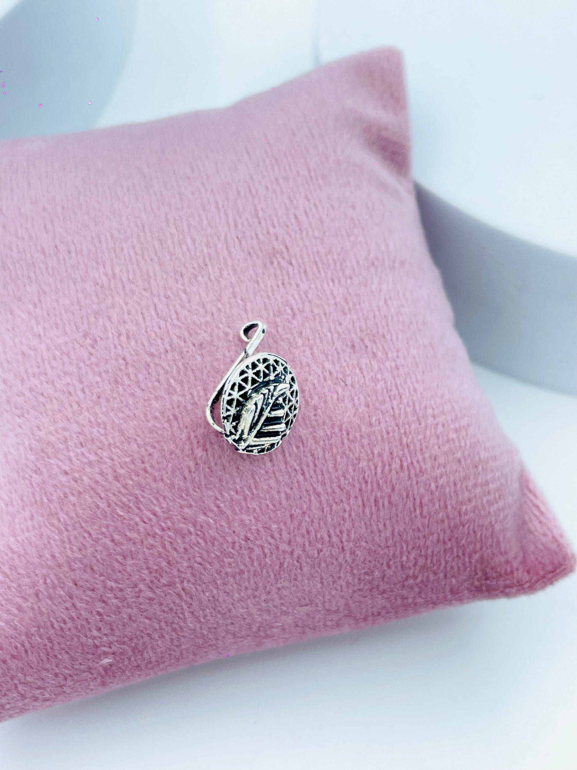 Elegant Silver Tree Design nose pin