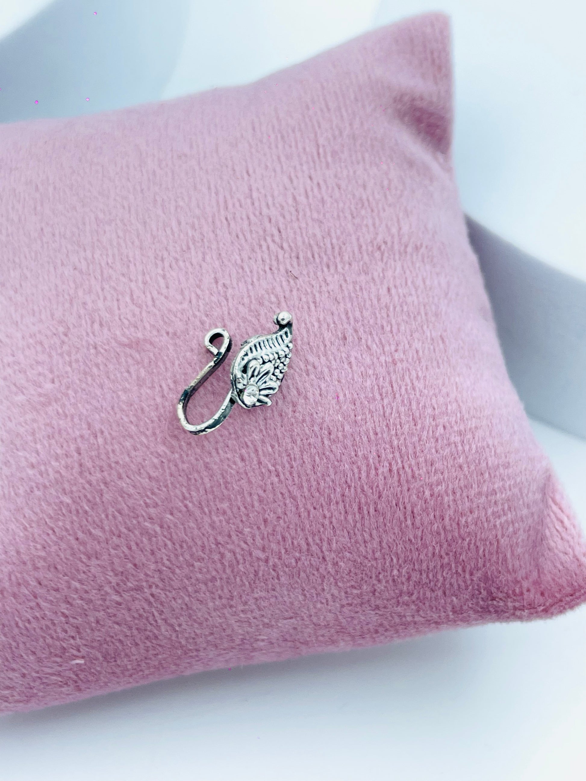 Elegant Silver Leaf nose pin