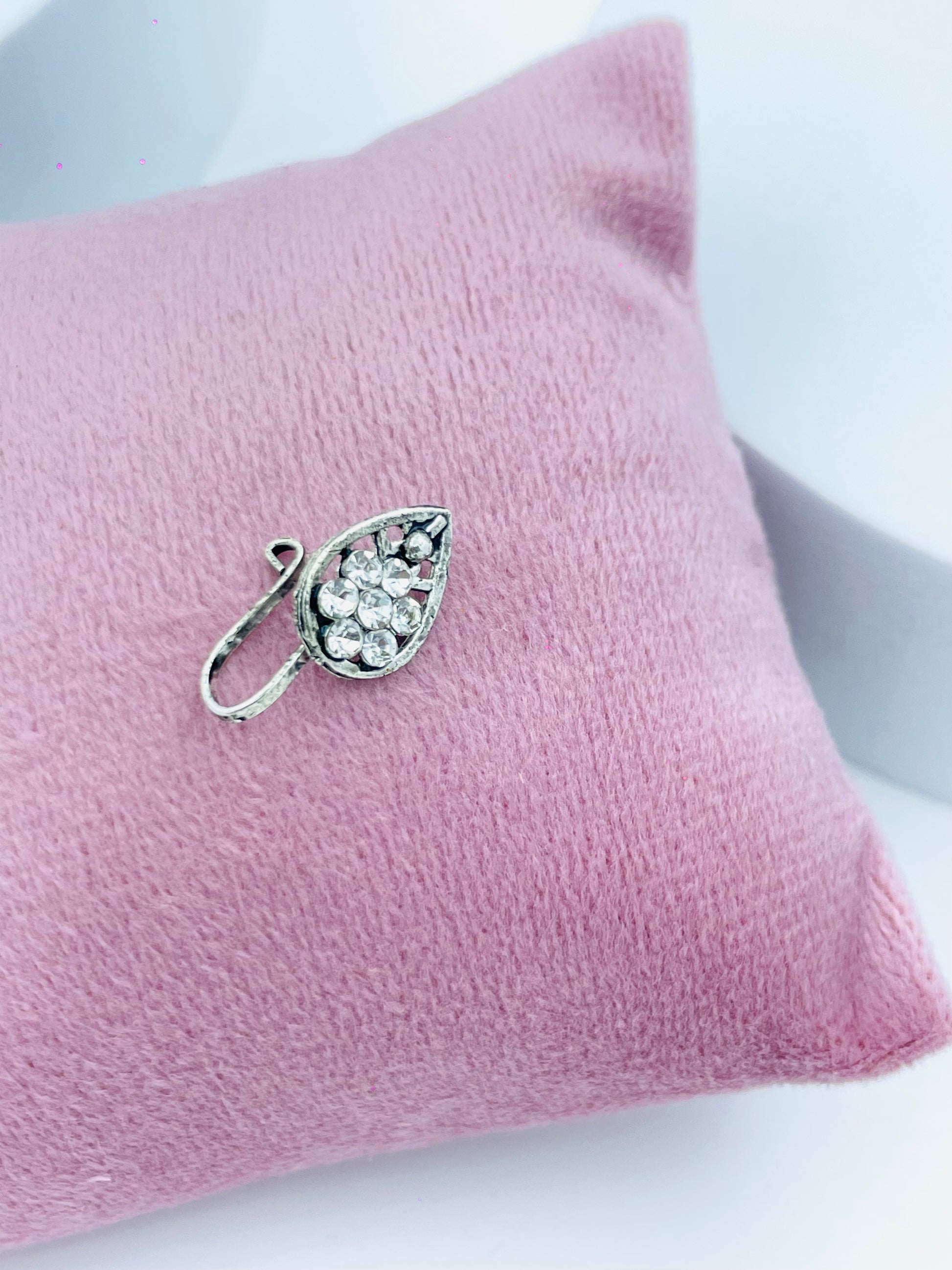 Elegant Silver Leaf nose pin with Crystals