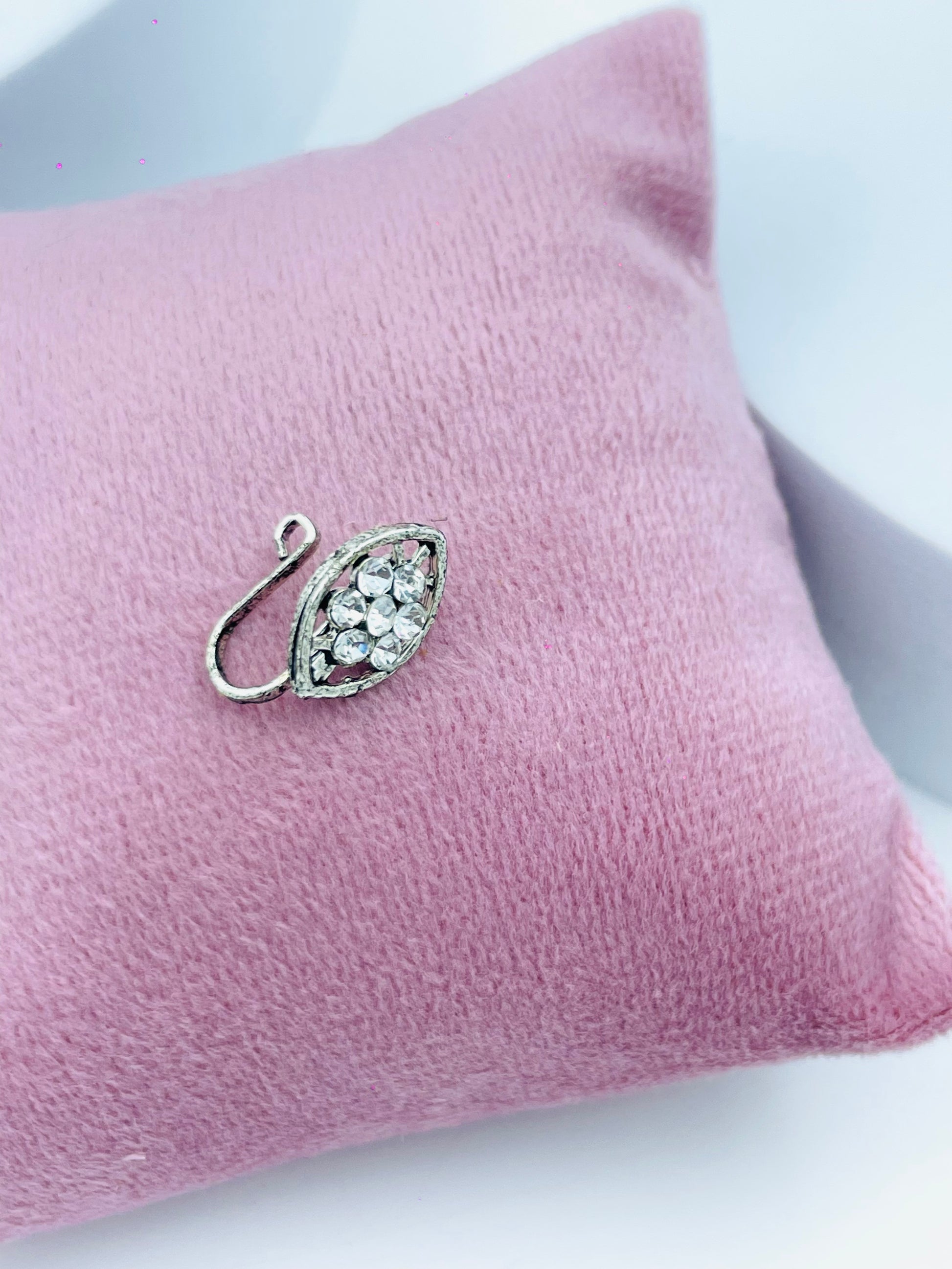 Elegant Leaf Shaped Diamond Nose Pin